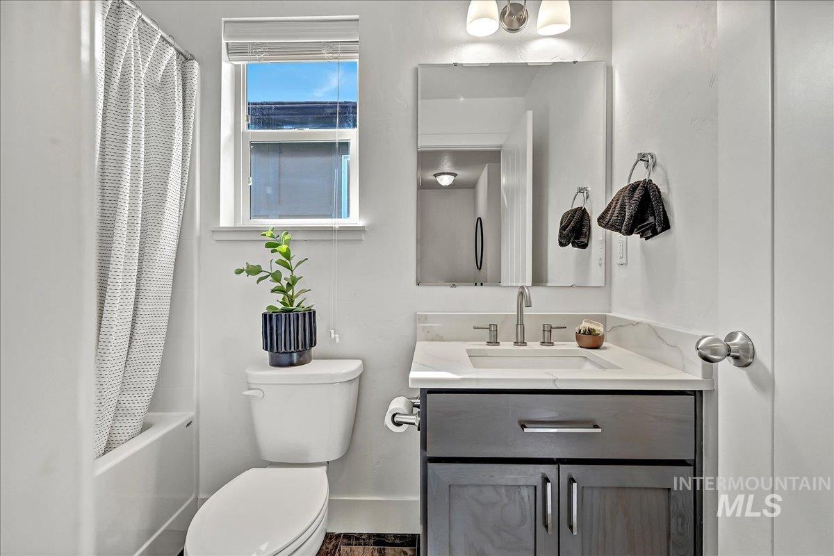 291 E Thurman Mill Lane, Garden City, Idaho 83714, 3 Bedrooms, 2.5 Bathrooms, Residential For Sale, Price $545,000,MLS 98976750