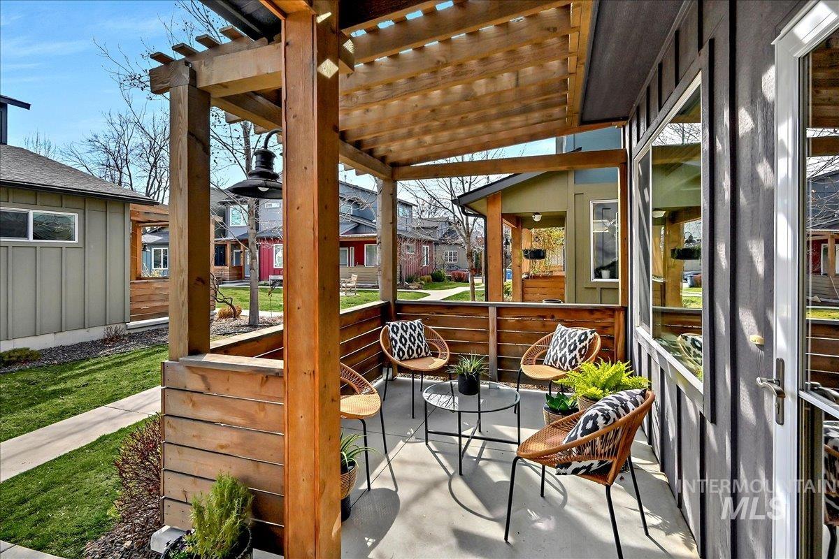 291 E Thurman Mill Lane, Garden City, Idaho 83714, 3 Bedrooms, 2.5 Bathrooms, Residential For Sale, Price $545,000,MLS 98976750