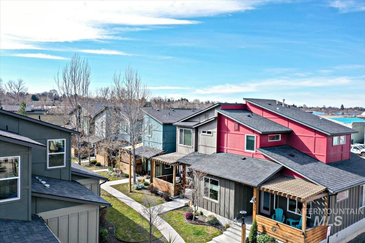 291 E Thurman Mill Lane, Garden City, Idaho 83714, 3 Bedrooms, 2.5 Bathrooms, Residential For Sale, Price $545,000,MLS 98976750