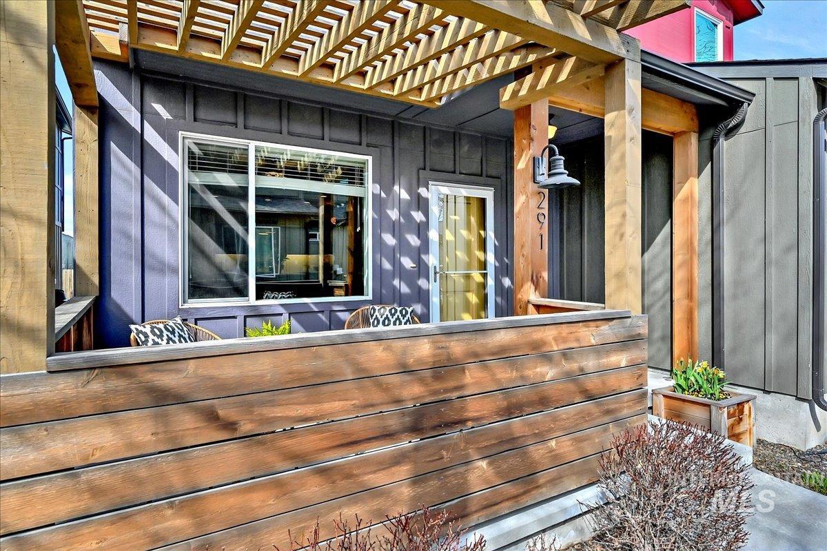 291 E Thurman Mill Lane, Garden City, Idaho 83714, 3 Bedrooms, 2.5 Bathrooms, Residential For Sale, Price $545,000,MLS 98976750