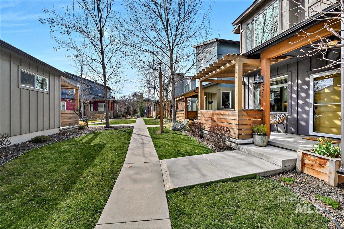 291 E Thurman Mill Lane, Garden City, Idaho 83714, 3 Bedrooms, 2.5 Bathrooms, Residential For Sale, Price $545,000,MLS 98976750