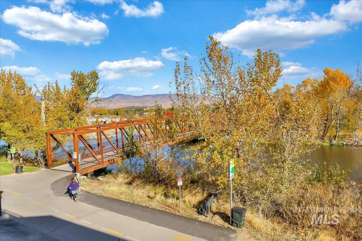 291 E Thurman Mill Lane, Garden City, Idaho 83714, 3 Bedrooms, 2.5 Bathrooms, Residential For Sale, Price $545,000,MLS 98976750