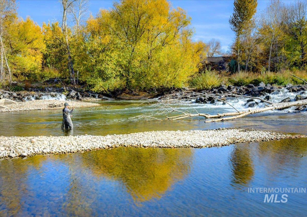 291 E Thurman Mill Lane, Garden City, Idaho 83714, 3 Bedrooms, 2.5 Bathrooms, Residential For Sale, Price $545,000,MLS 98976750