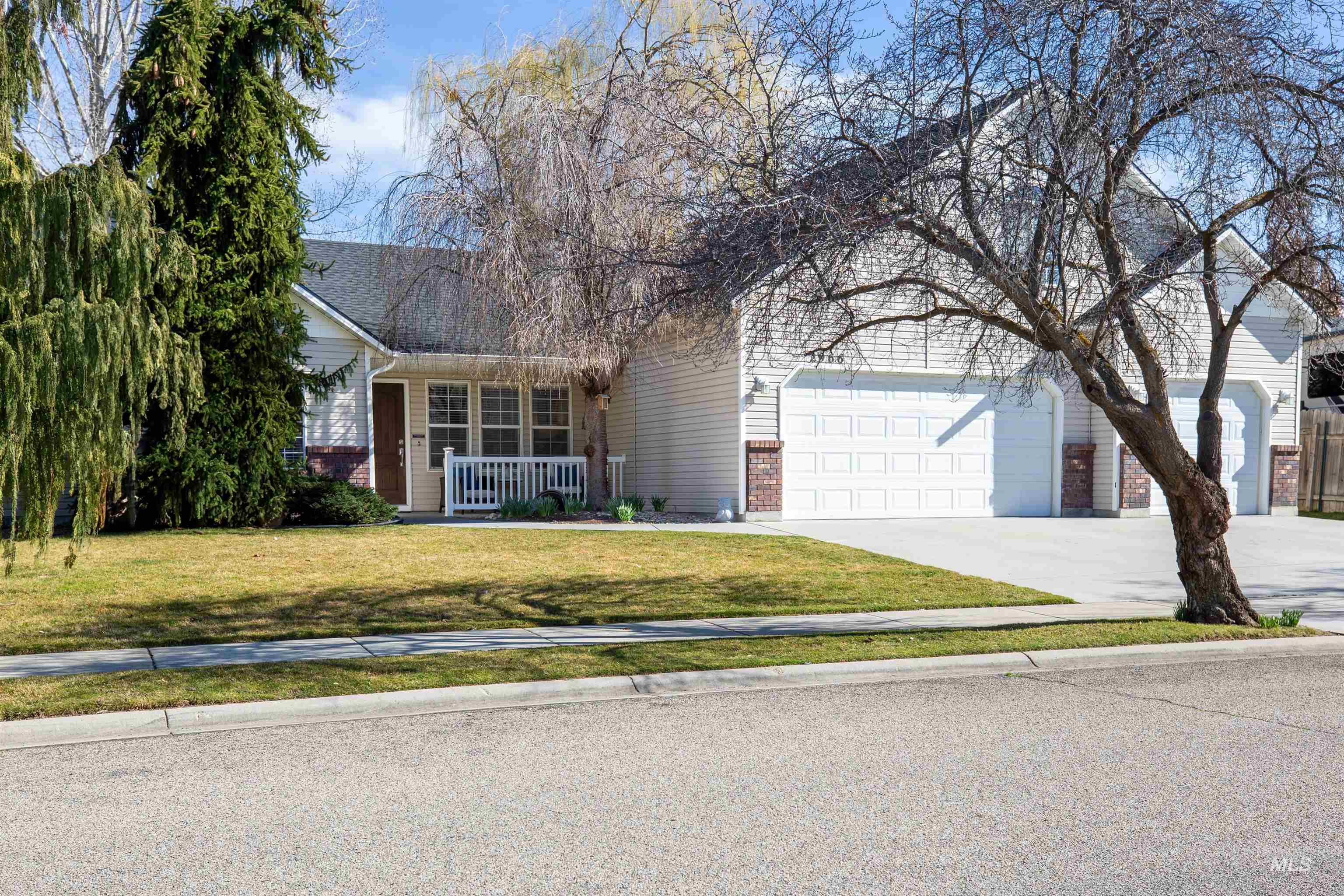 2966 S Slate Creek Way, Meridian, Idaho 83642, 4 Bedrooms, 2 Bathrooms, Residential For Sale, Price $585,000, 98976756
