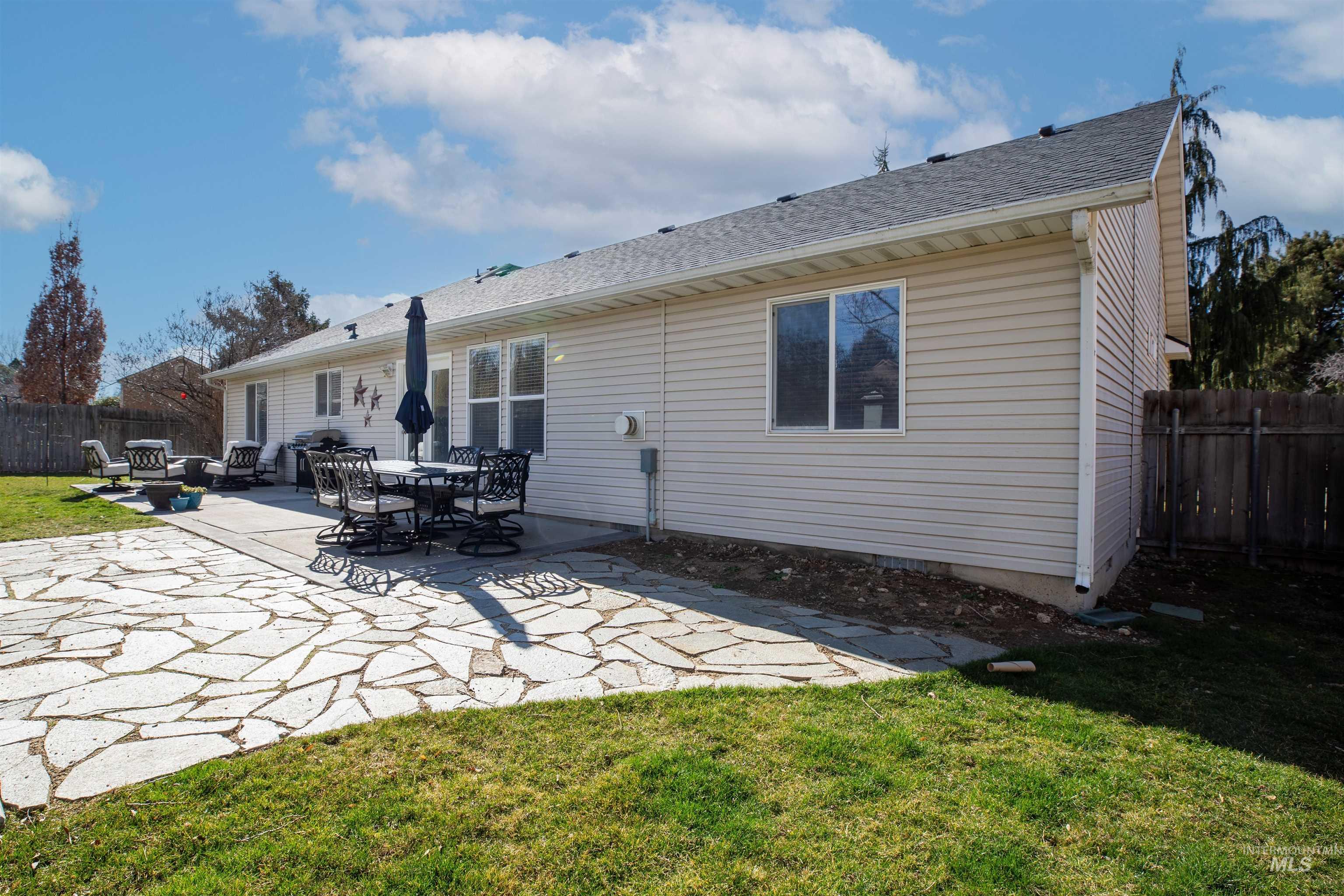 2966 S Slate Creek Way, Meridian, Idaho 83642, 4 Bedrooms, 2 Bathrooms, Residential For Sale, Price $585,000, 98976756