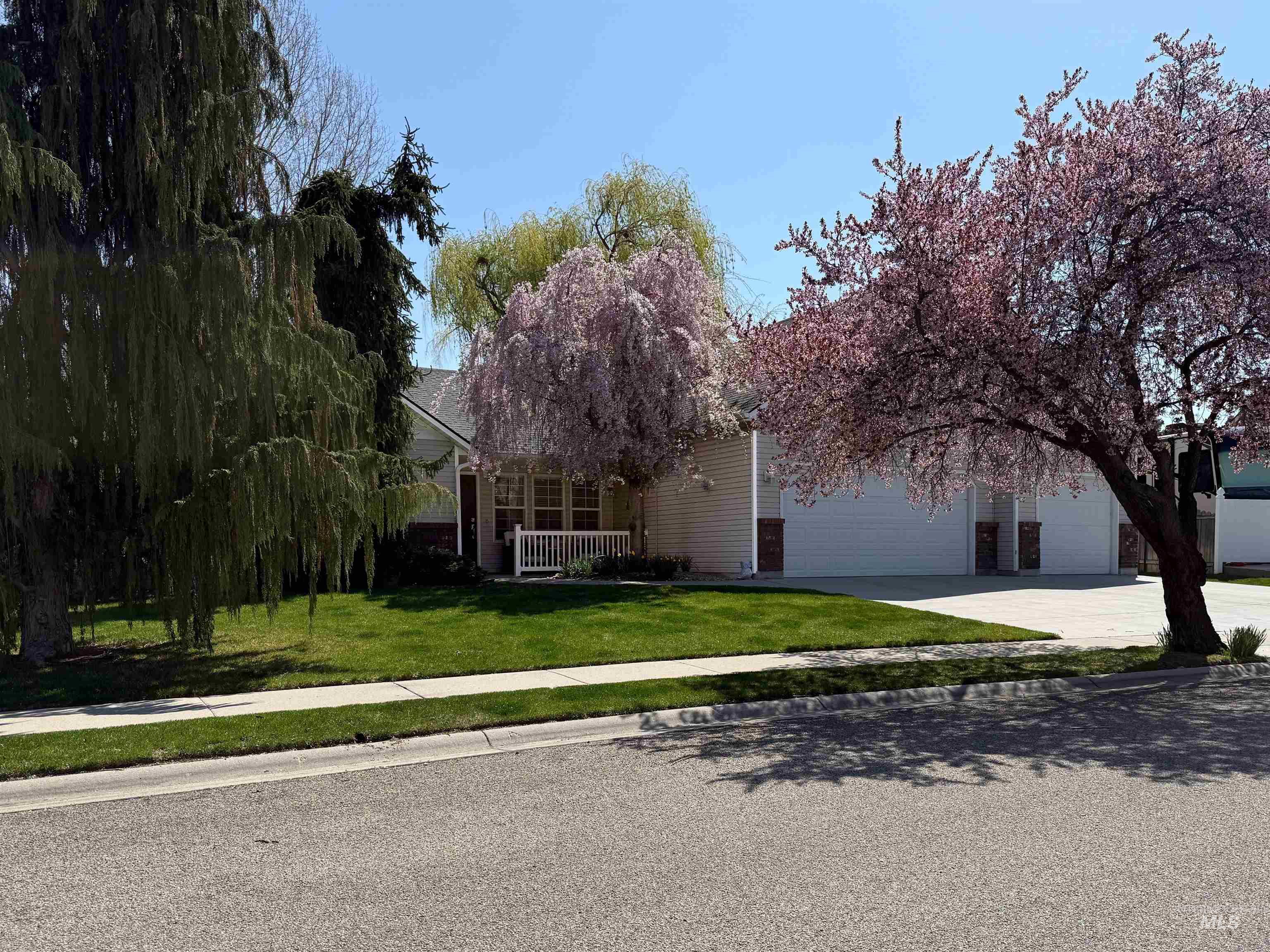 2966 S Slate Creek Way, Meridian, Idaho 83642, 4 Bedrooms, 2 Bathrooms, Residential For Sale, Price $585,000, 98976756