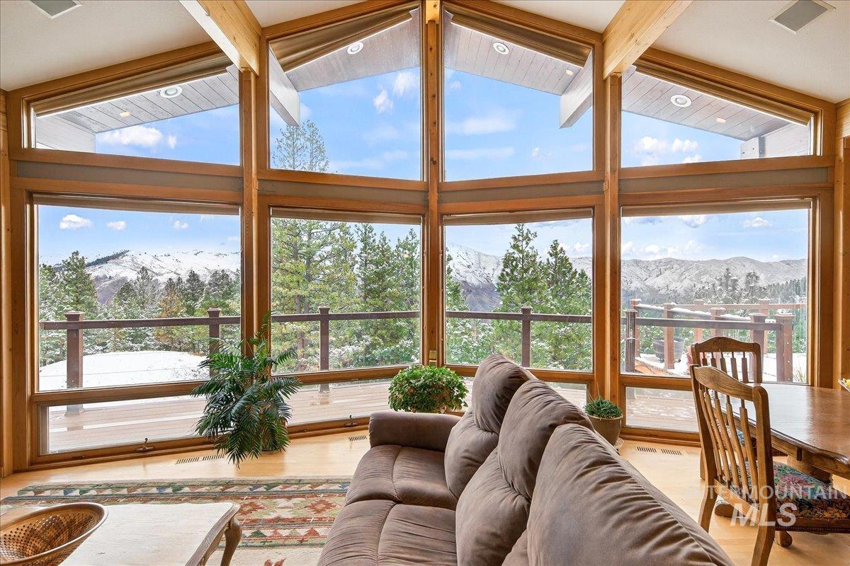 11 Forest Dr., Boise, Idaho 83716, 4 Bedrooms, 3 Bathrooms, Residential For Sale, Price $899,000, 98976760