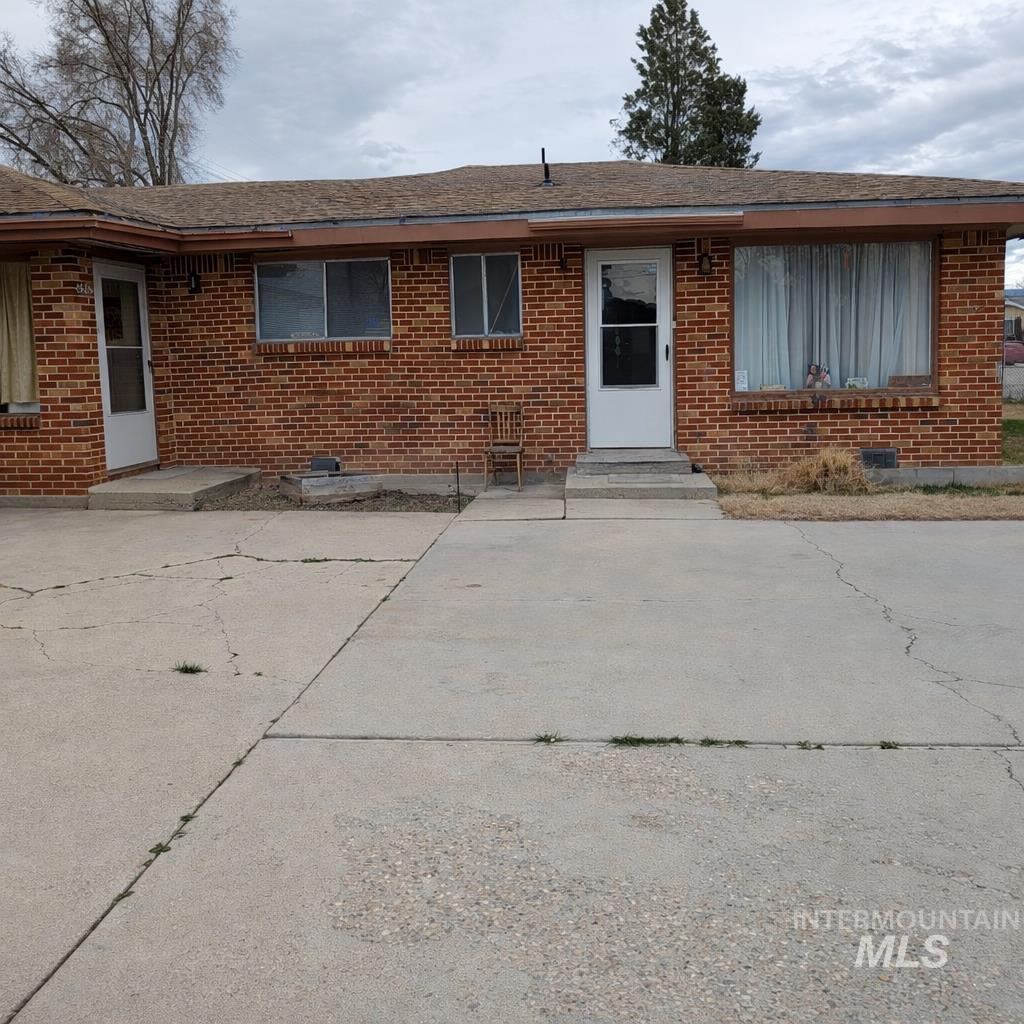 2623 S Fontaine St, Boise, Idaho 83705, 2 Bedrooms, 1 Bathroom, Residential Income For Sale, Price $450,000,MLS 98976765