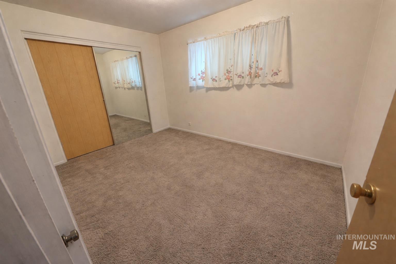 2623 S Fontaine St, Boise, Idaho 83705, 2 Bedrooms, 1 Bathroom, Residential Income For Sale, Price $450,000,MLS 98976765