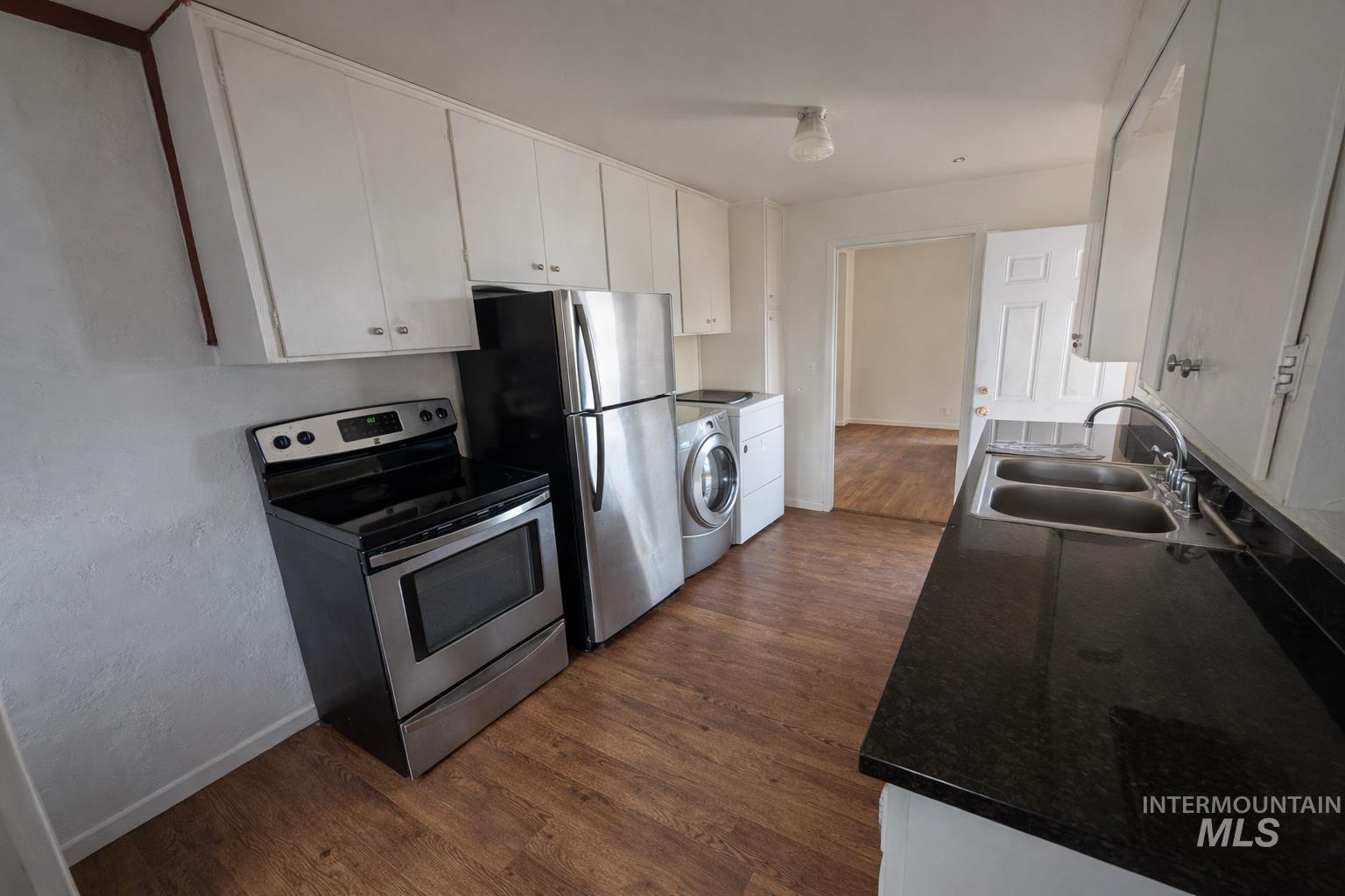 2623 S Fontaine St, Boise, Idaho 83705, 2 Bedrooms, 1 Bathroom, Residential Income For Sale, Price $450,000,MLS 98976765