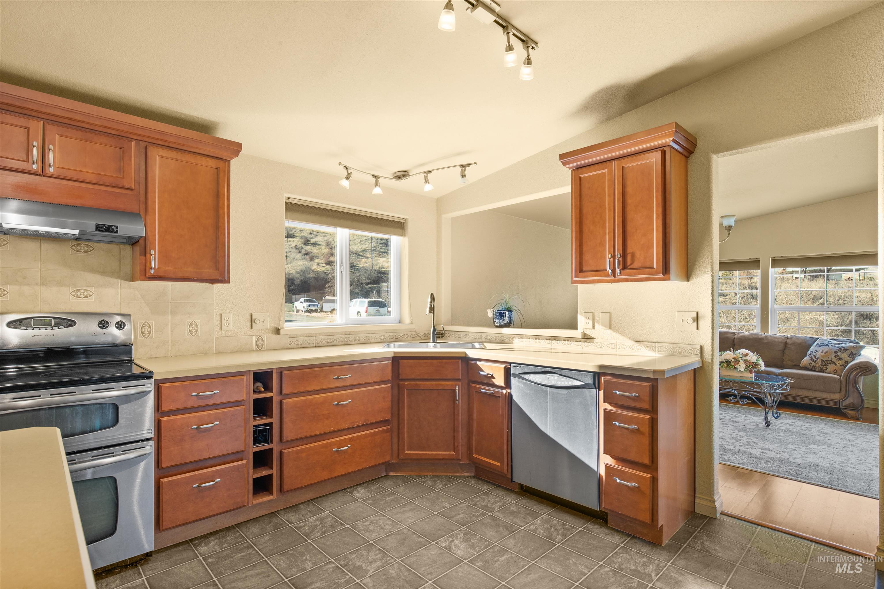 138 River Mountain Road, White Bird, Idaho 83554, 3 Bedrooms, 2 Bathrooms, Residential For Sale, Price $625,000, 98976770