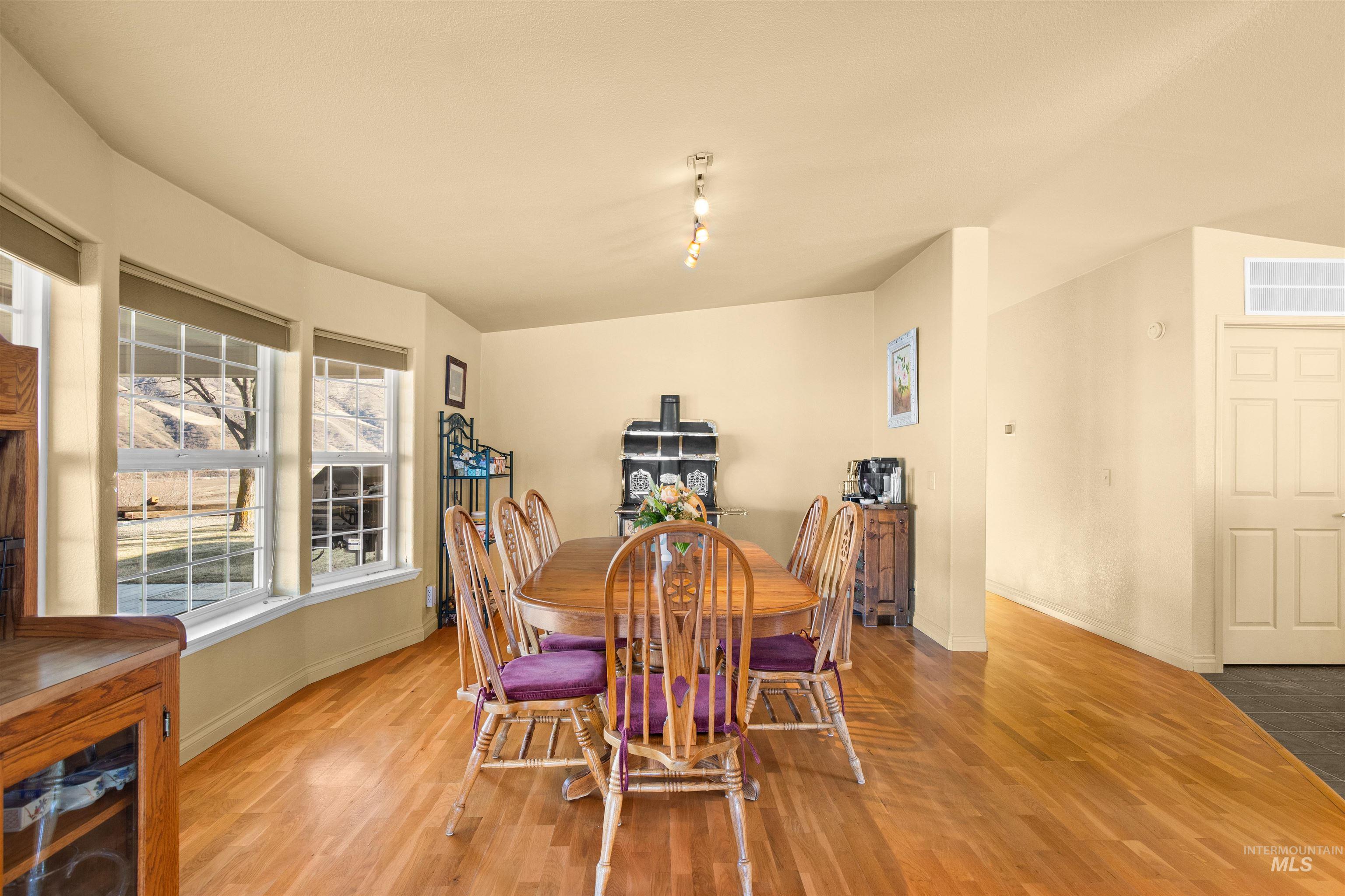 138 River Mountain Road, White Bird, Idaho 83554, 3 Bedrooms, 2 Bathrooms, Residential For Sale, Price $625,000, 98976770