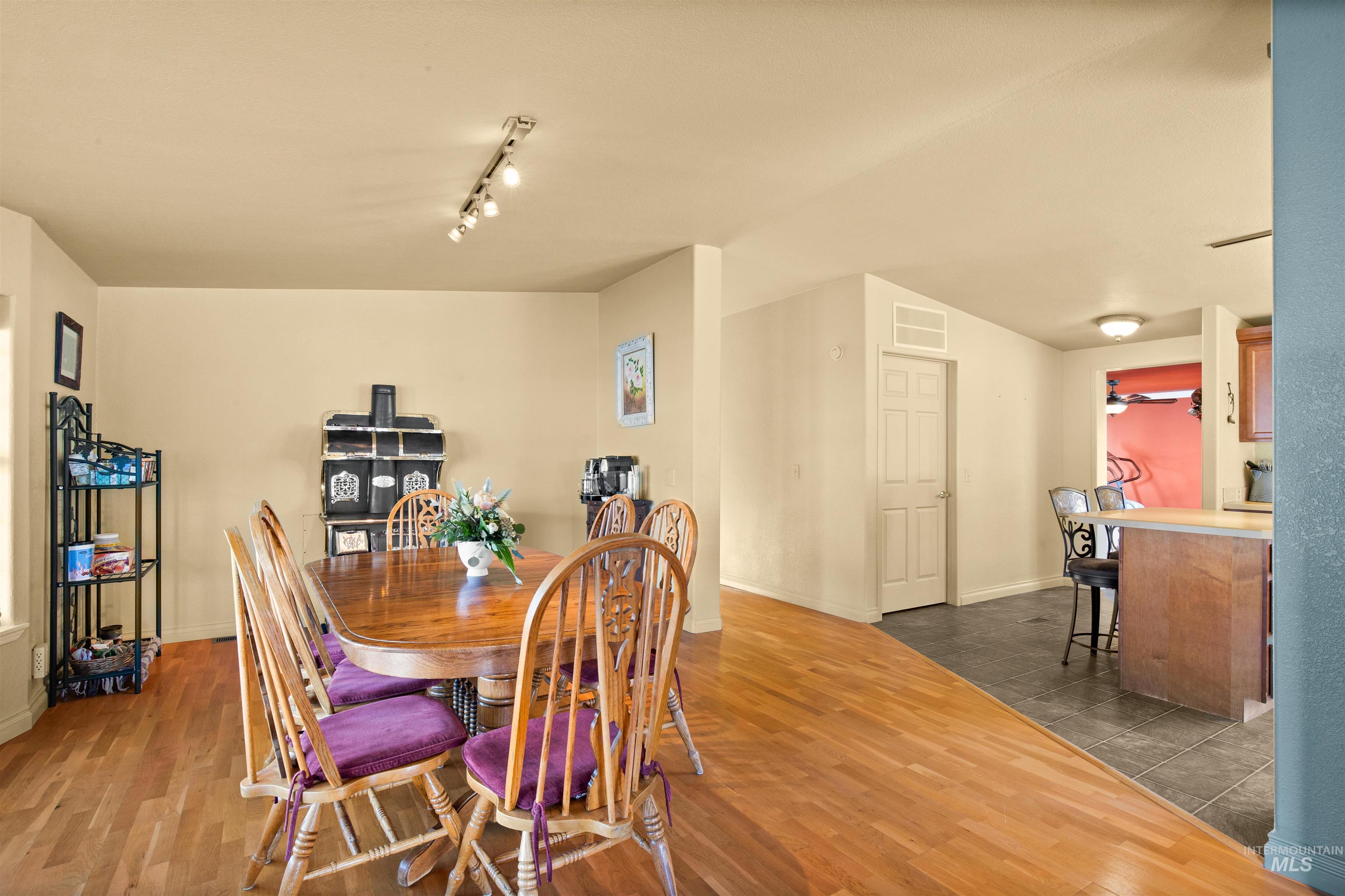 138 River Mountain Road, White Bird, Idaho 83554, 3 Bedrooms, 2 Bathrooms, Residential For Sale, Price $625,000, 98976770