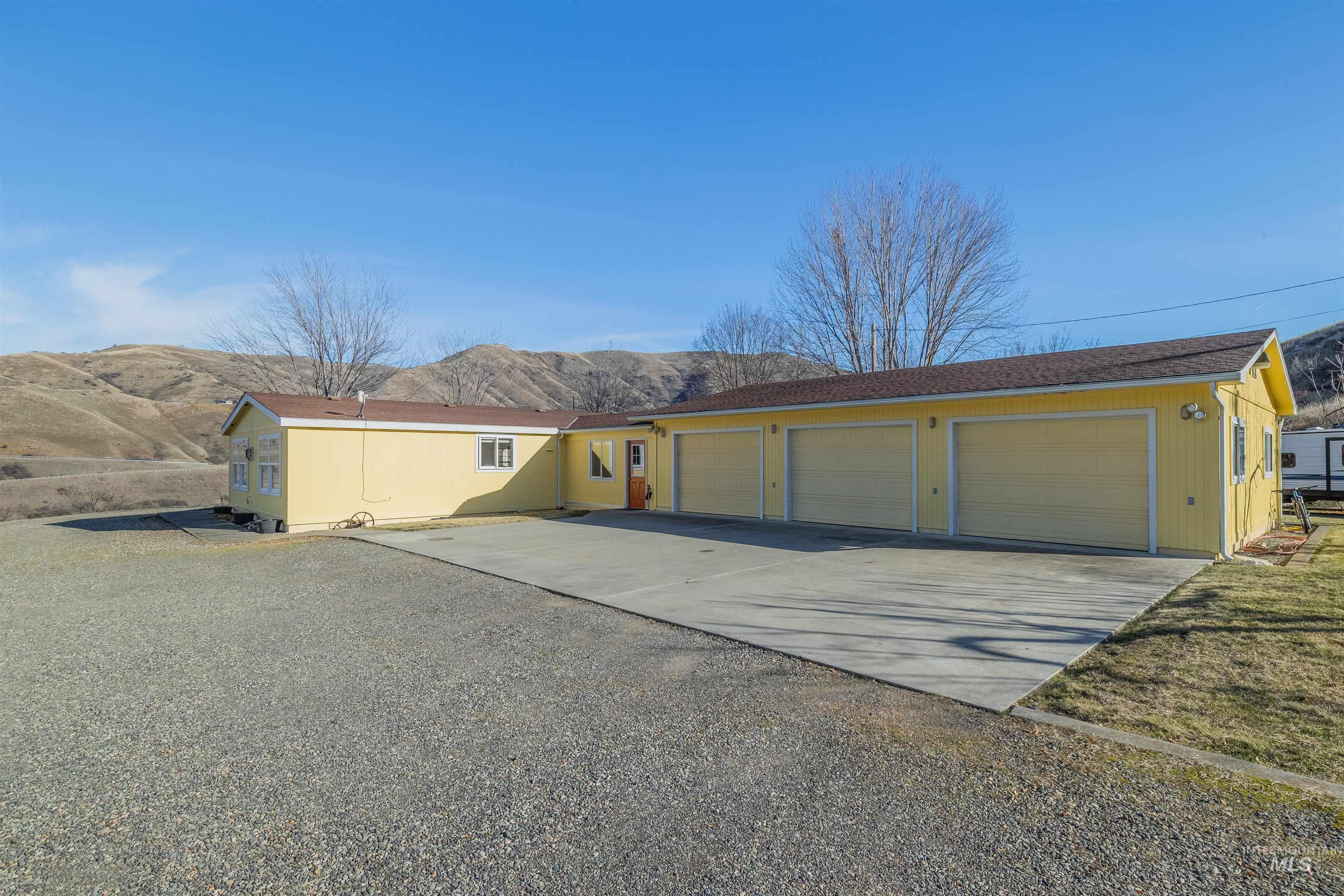 138 River Mountain Road, White Bird, Idaho 83554, 3 Bedrooms, 2 Bathrooms, Residential For Sale, Price $625,000, 98976770