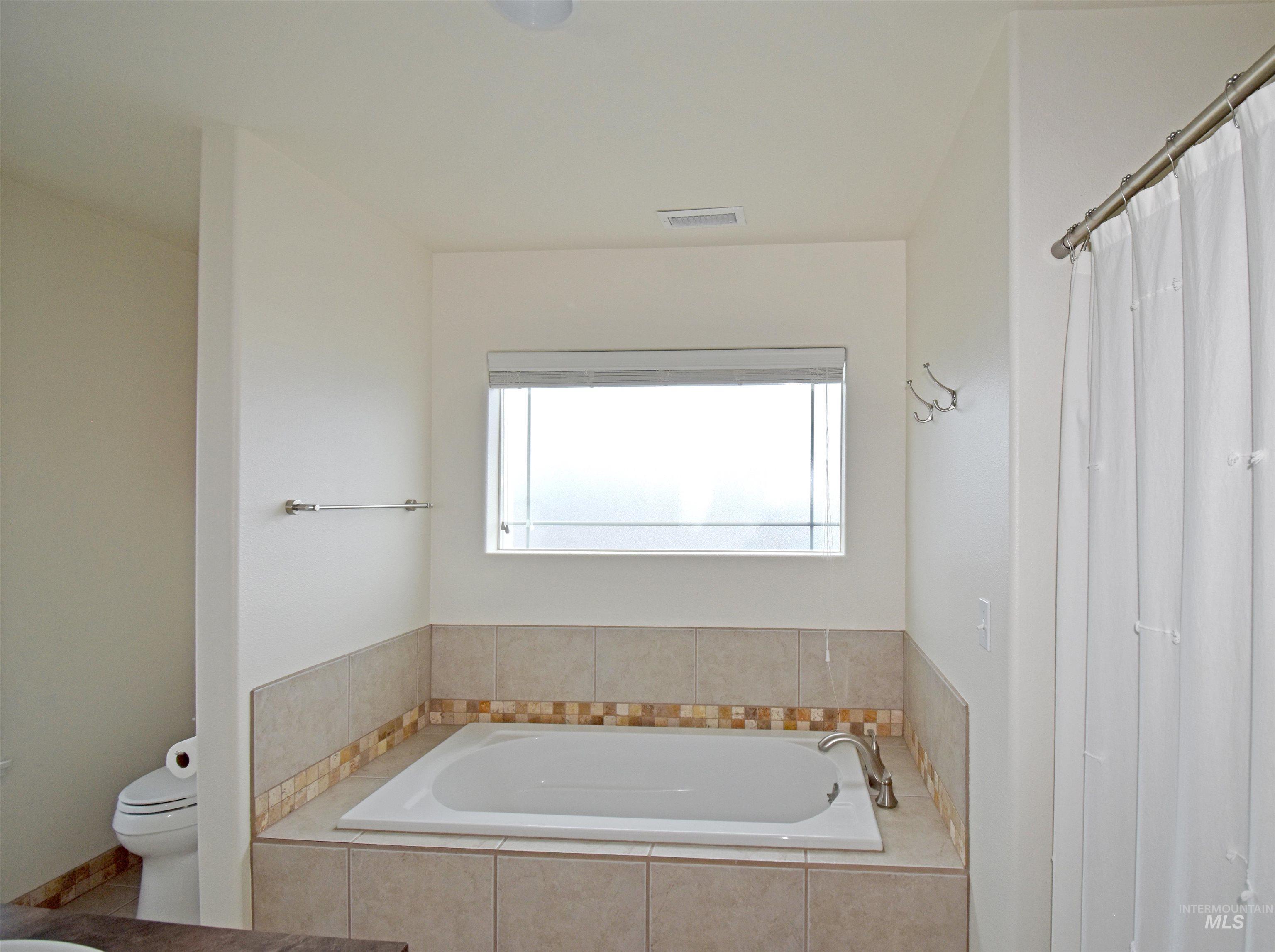 2265 Pitchstone Drive, Clarkston, Washington 99403, 4 Bedrooms, 2.5 Bathrooms, Residential For Sale, Price $640,000, 98976775