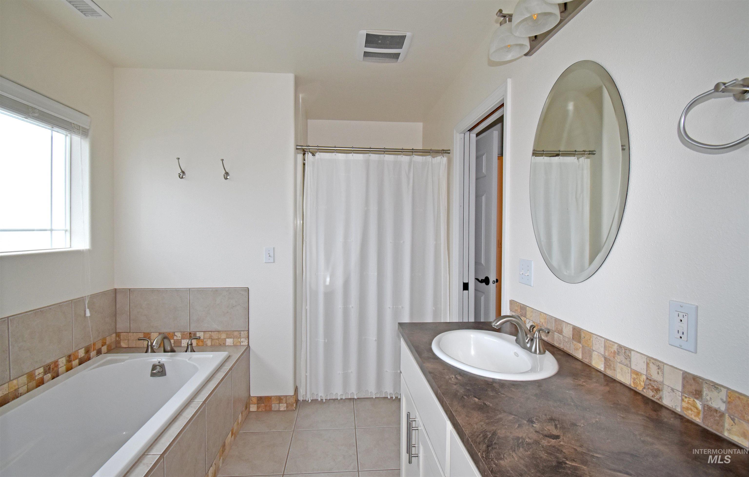 2265 Pitchstone Drive, Clarkston, Washington 99403, 4 Bedrooms, 2.5 Bathrooms, Residential For Sale, Price $640,000, 98976775