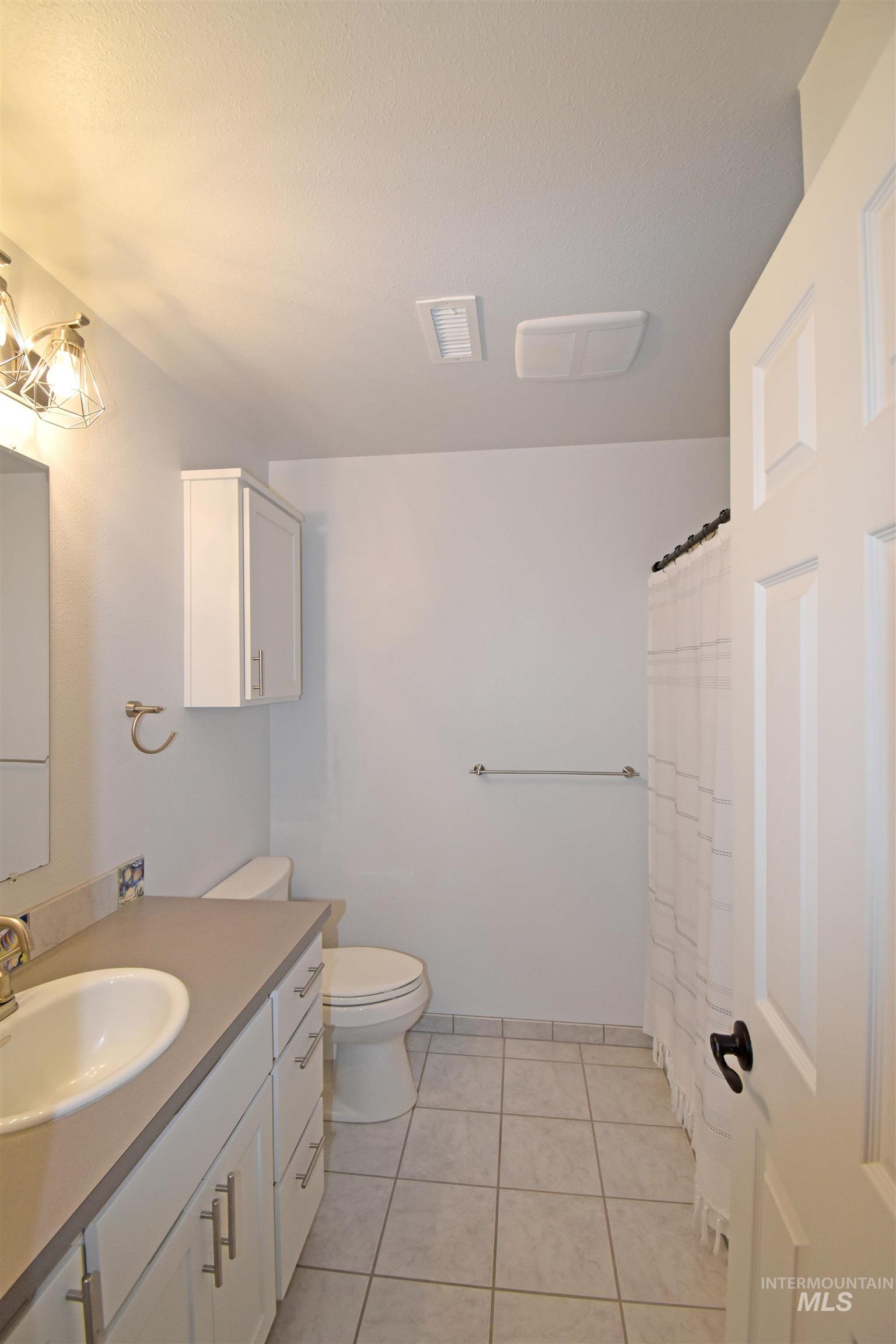 2265 Pitchstone Drive, Clarkston, Washington 99403, 4 Bedrooms, 2.5 Bathrooms, Residential For Sale, Price $640,000, 98976775