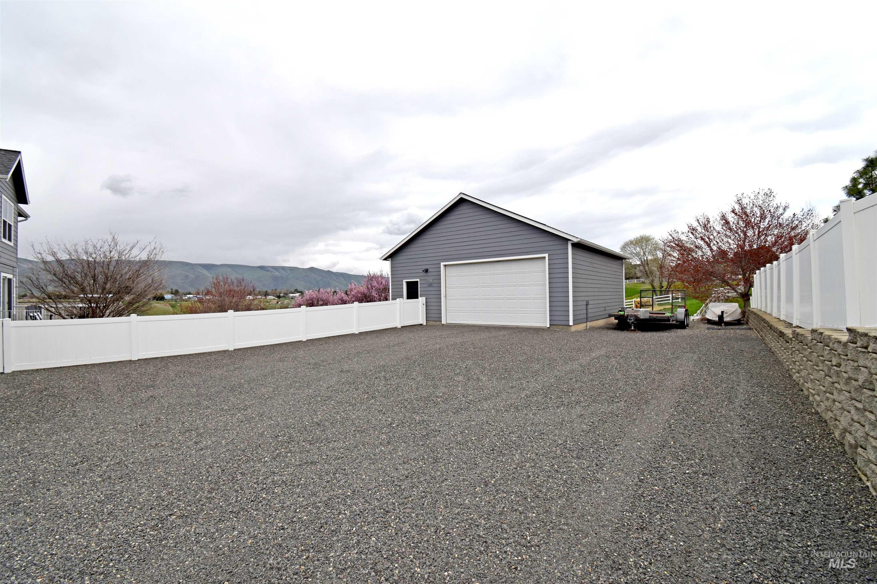 2265 Pitchstone Drive, Clarkston, Washington 99403, 4 Bedrooms, 2.5 Bathrooms, Residential For Sale, Price $640,000, 98976775