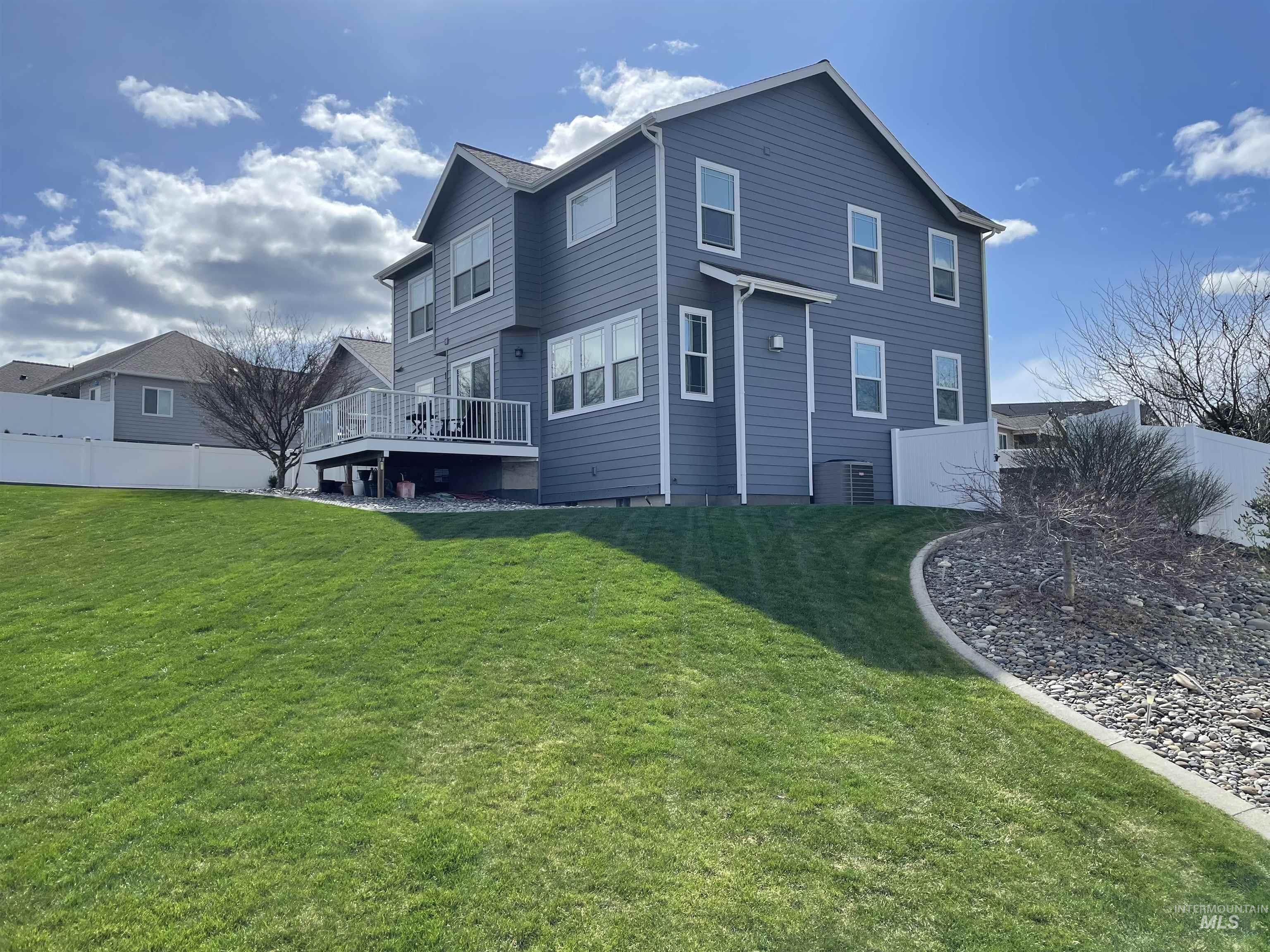 2265 Pitchstone Drive, Clarkston, Washington 99403, 4 Bedrooms, 2.5 Bathrooms, Residential For Sale, Price $640,000, 98976775