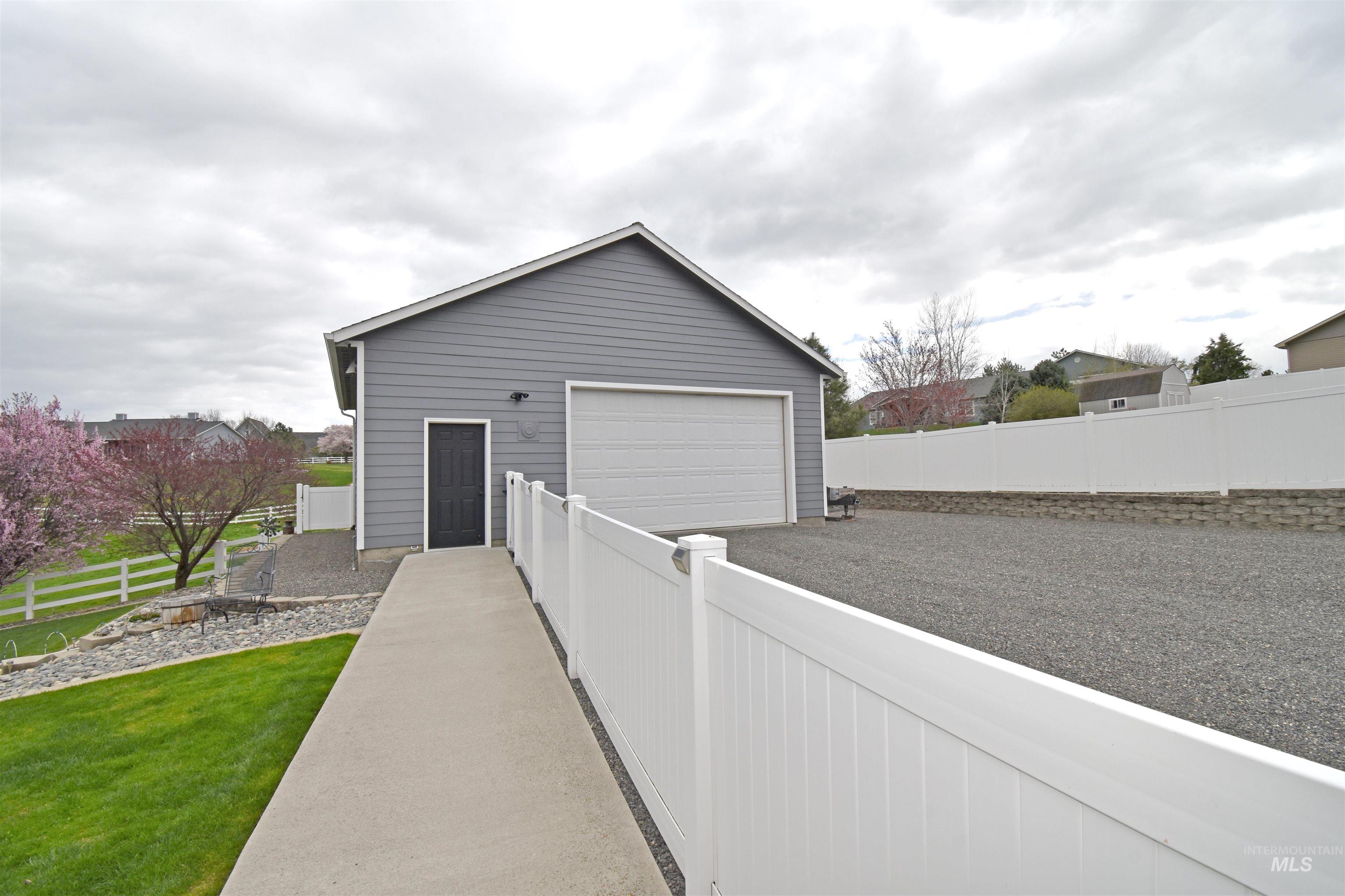 2265 Pitchstone Drive, Clarkston, Washington 99403, 4 Bedrooms, 2.5 Bathrooms, Residential For Sale, Price $640,000, 98976775