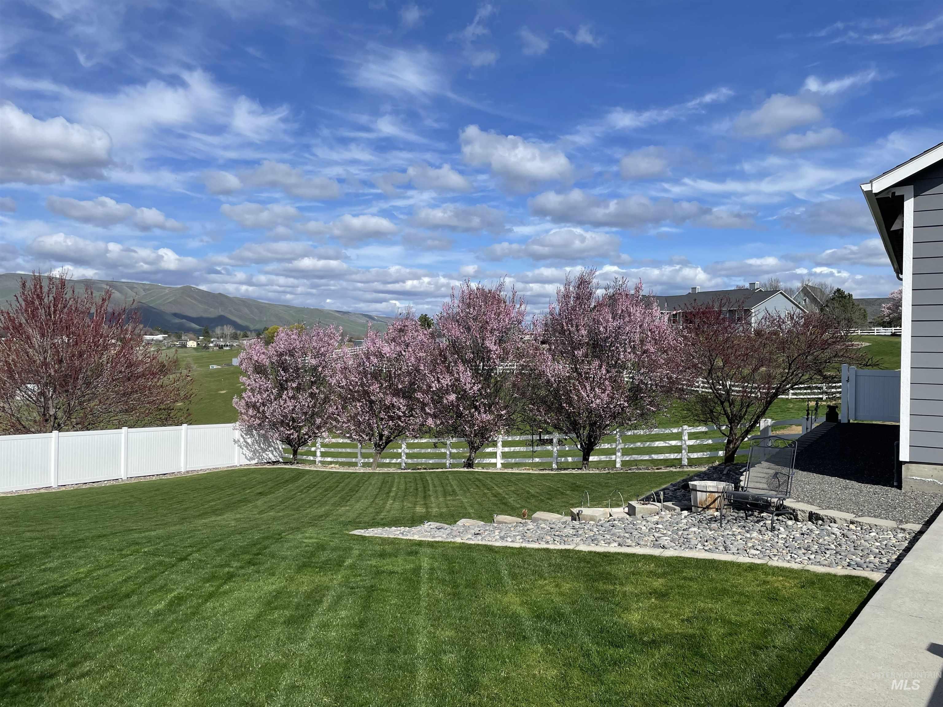 2265 Pitchstone Drive, Clarkston, Washington 99403, 4 Bedrooms, 2.5 Bathrooms, Residential For Sale, Price $640,000, 98976775