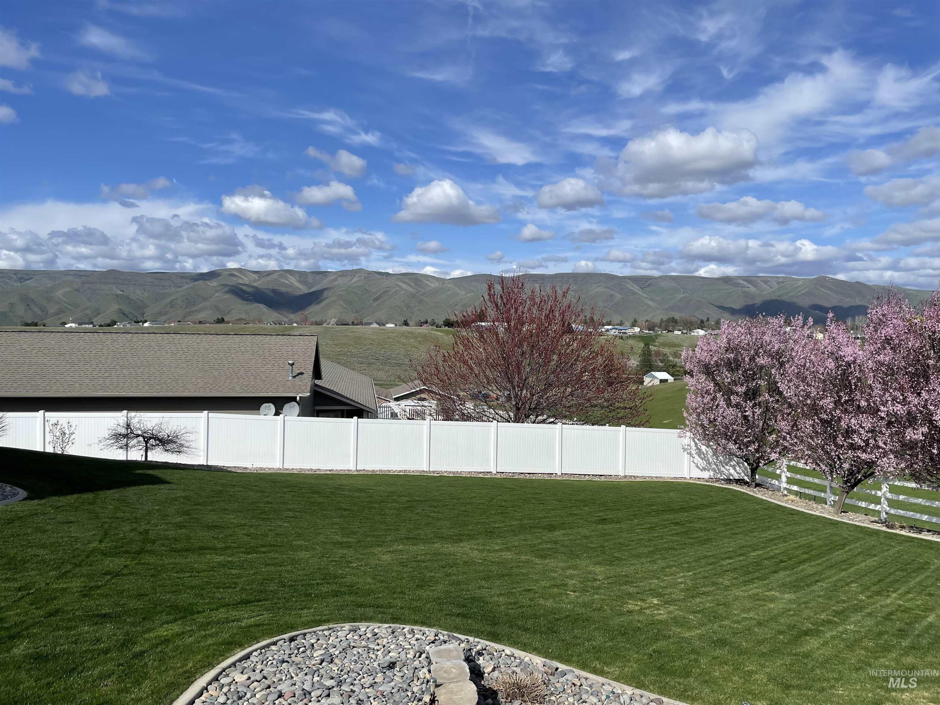 2265 Pitchstone Drive, Clarkston, Washington 99403, 4 Bedrooms, 2.5 Bathrooms, Residential For Sale, Price $640,000, 98976775