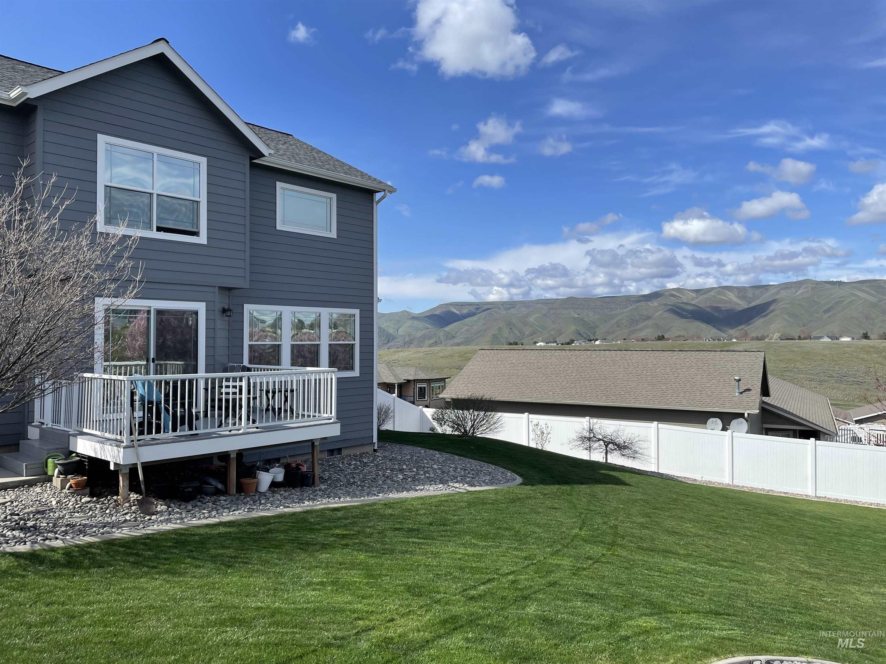 2265 Pitchstone Drive, Clarkston, Washington 99403, 4 Bedrooms, 2.5 Bathrooms, Residential For Sale, Price $640,000, 98976775