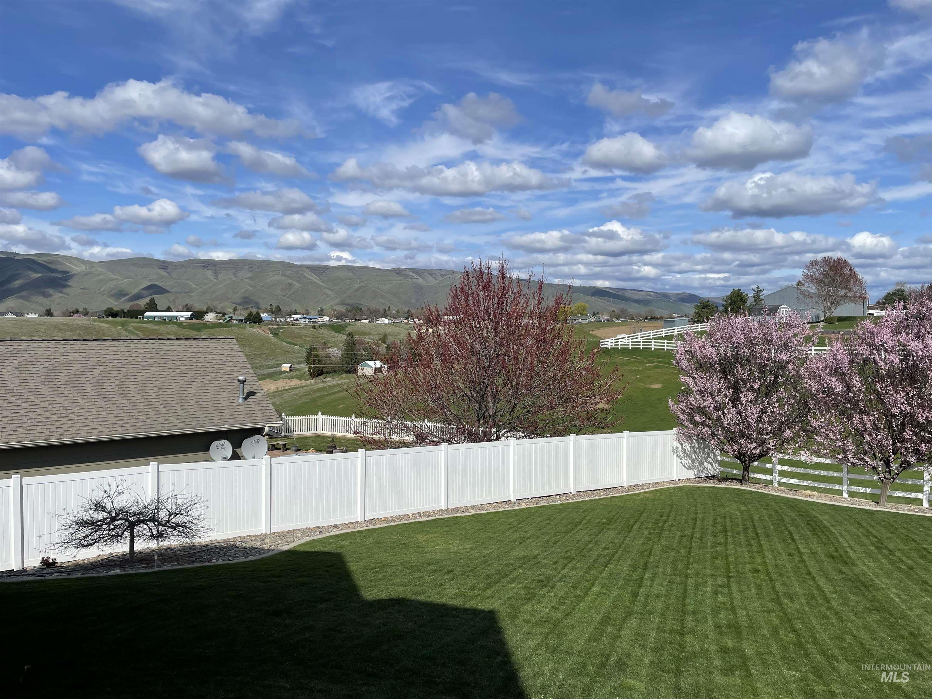 2265 Pitchstone Drive, Clarkston, Washington 99403, 4 Bedrooms, 2.5 Bathrooms, Residential For Sale, Price $640,000, 98976775