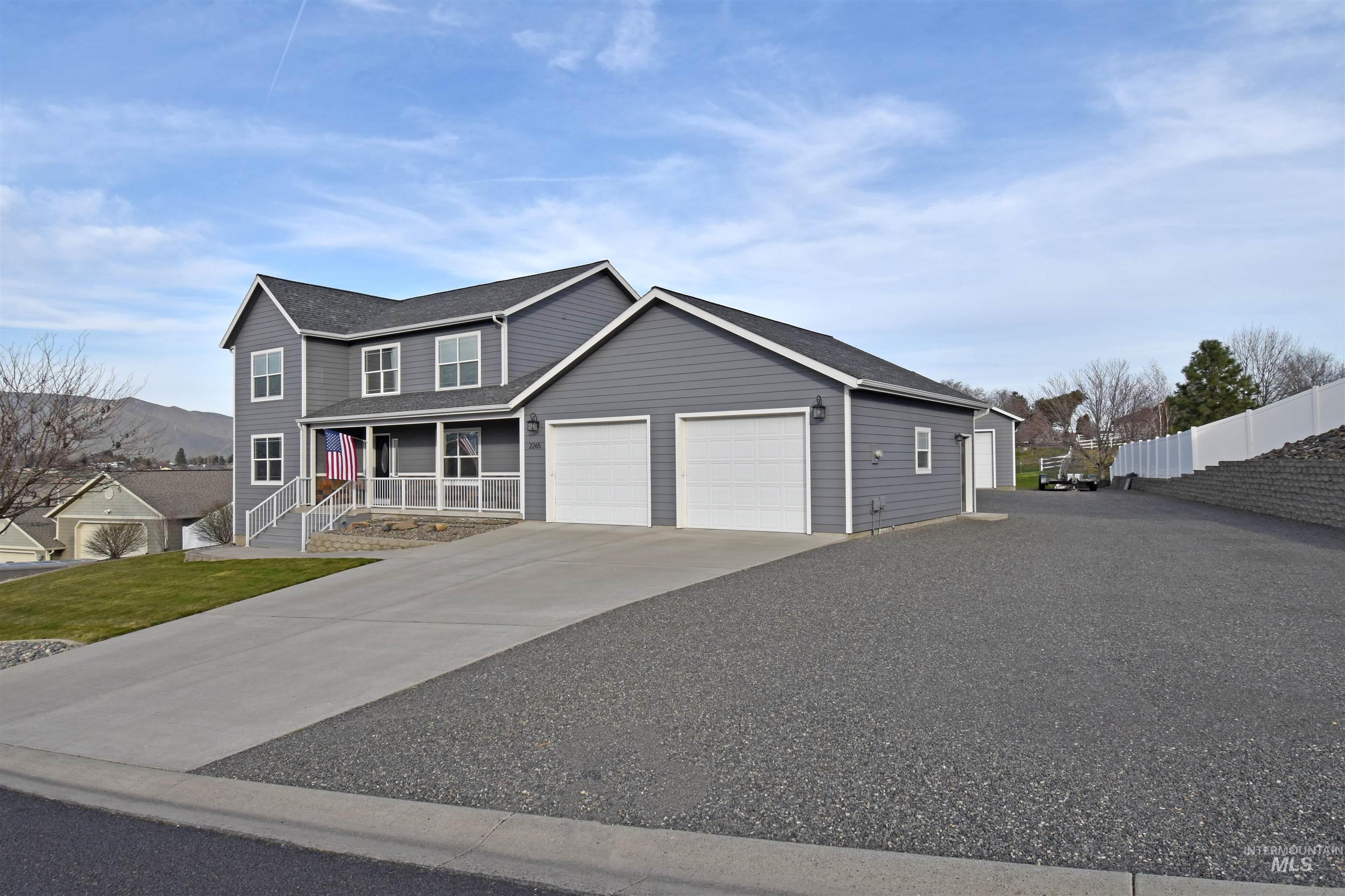 2265 Pitchstone Drive, Clarkston, Washington 99403, 4 Bedrooms, 2.5 Bathrooms, Residential For Sale, Price $640,000, 98976775