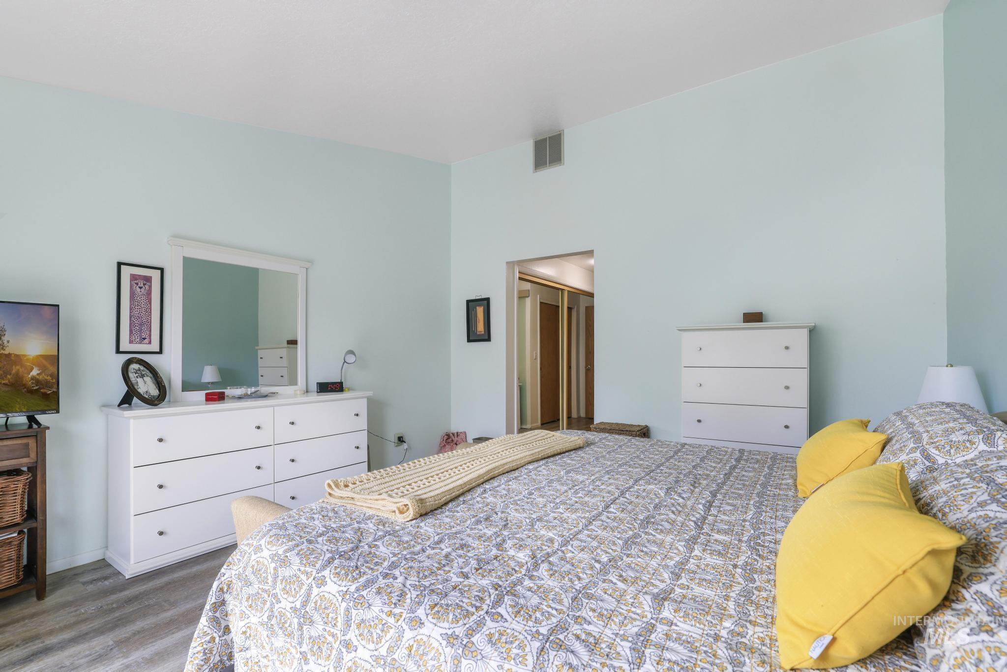 198 Meadows Lane, Twin Falls, Idaho 83301, 3 Bedrooms, 2 Bathrooms, Residential For Sale, Price $304,000, 98976777