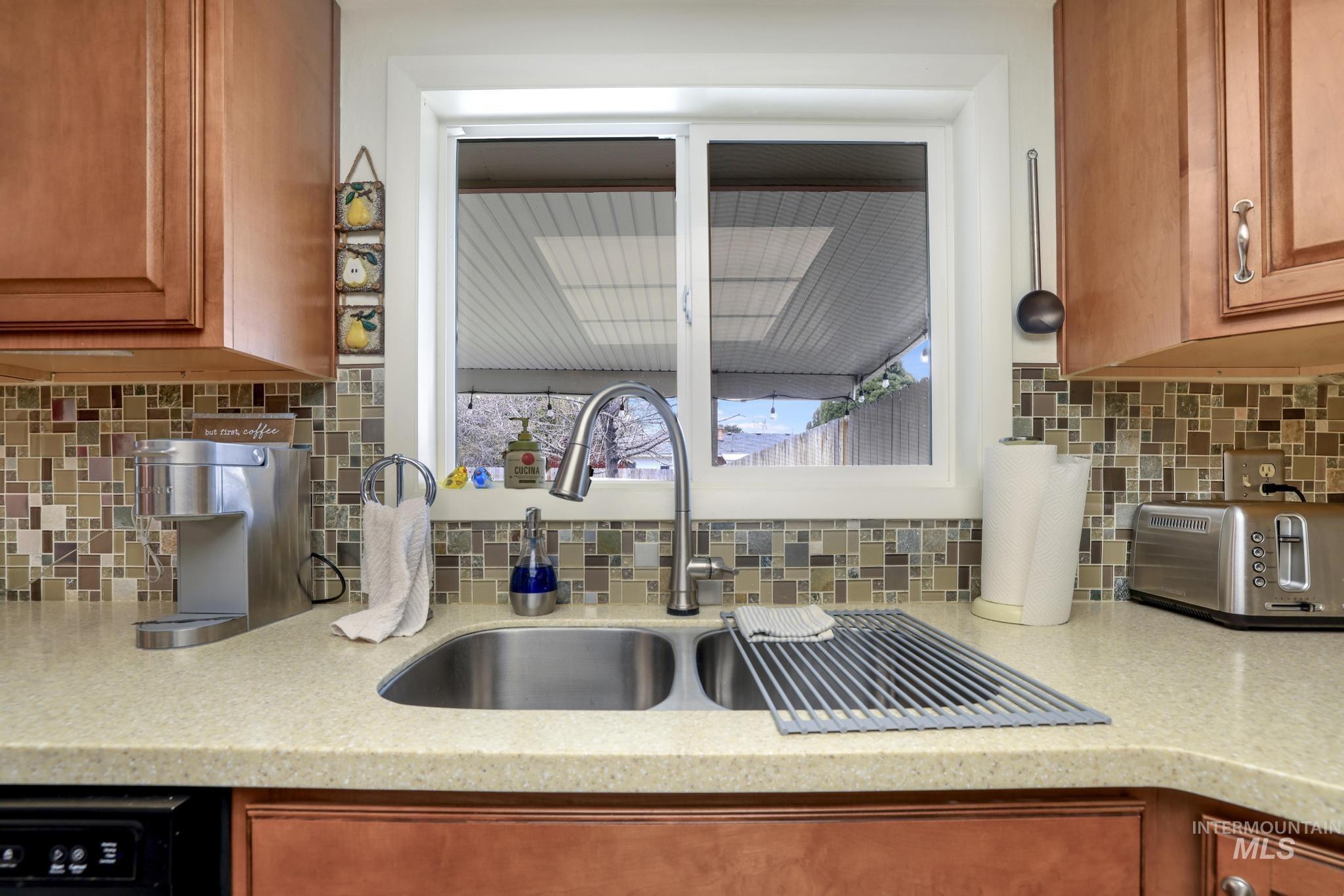 198 Meadows Lane, Twin Falls, Idaho 83301, 3 Bedrooms, 2 Bathrooms, Residential For Sale, Price $304,000, 98976777