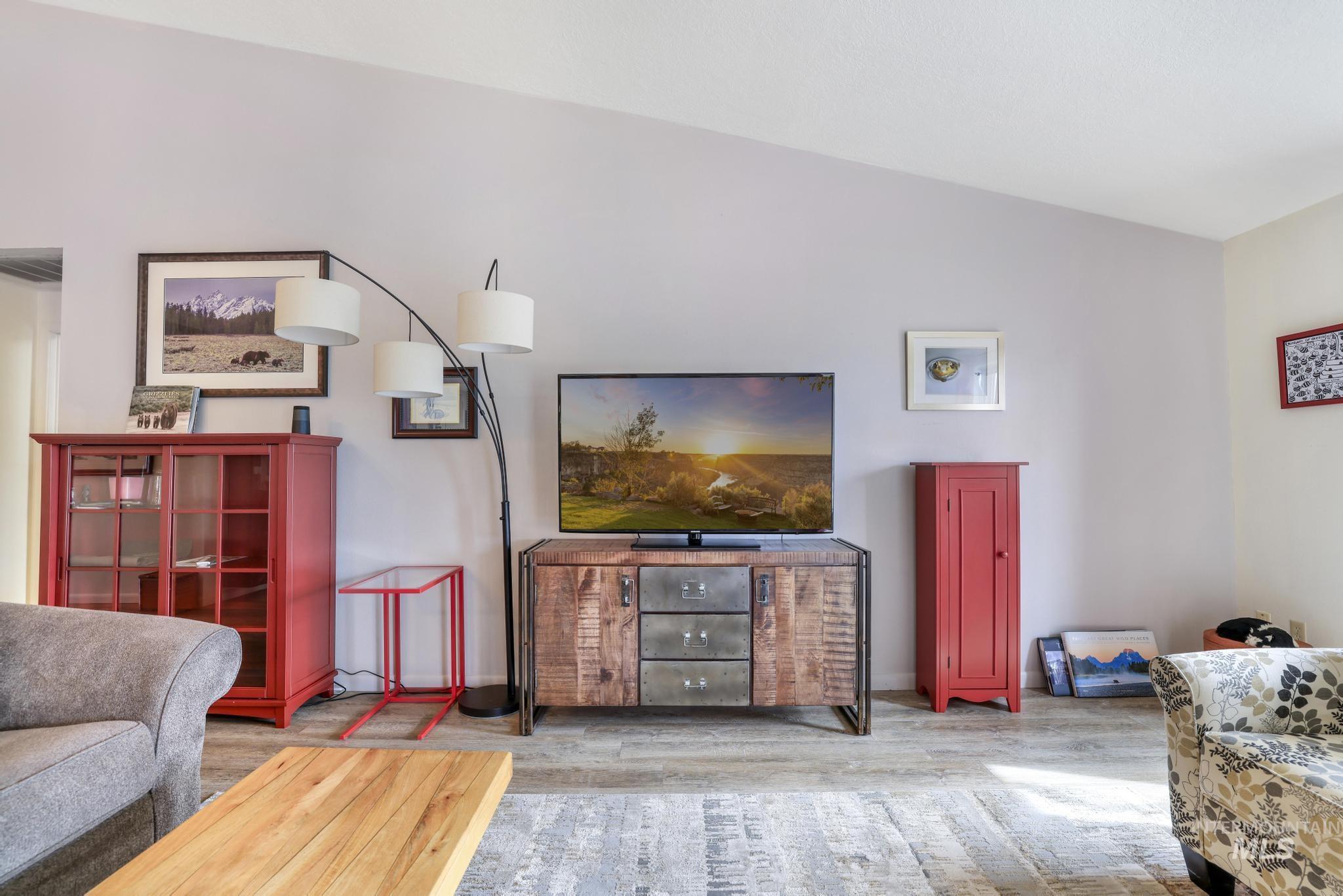 198 Meadows Lane, Twin Falls, Idaho 83301, 3 Bedrooms, 2 Bathrooms, Residential For Sale, Price $304,000, 98976777