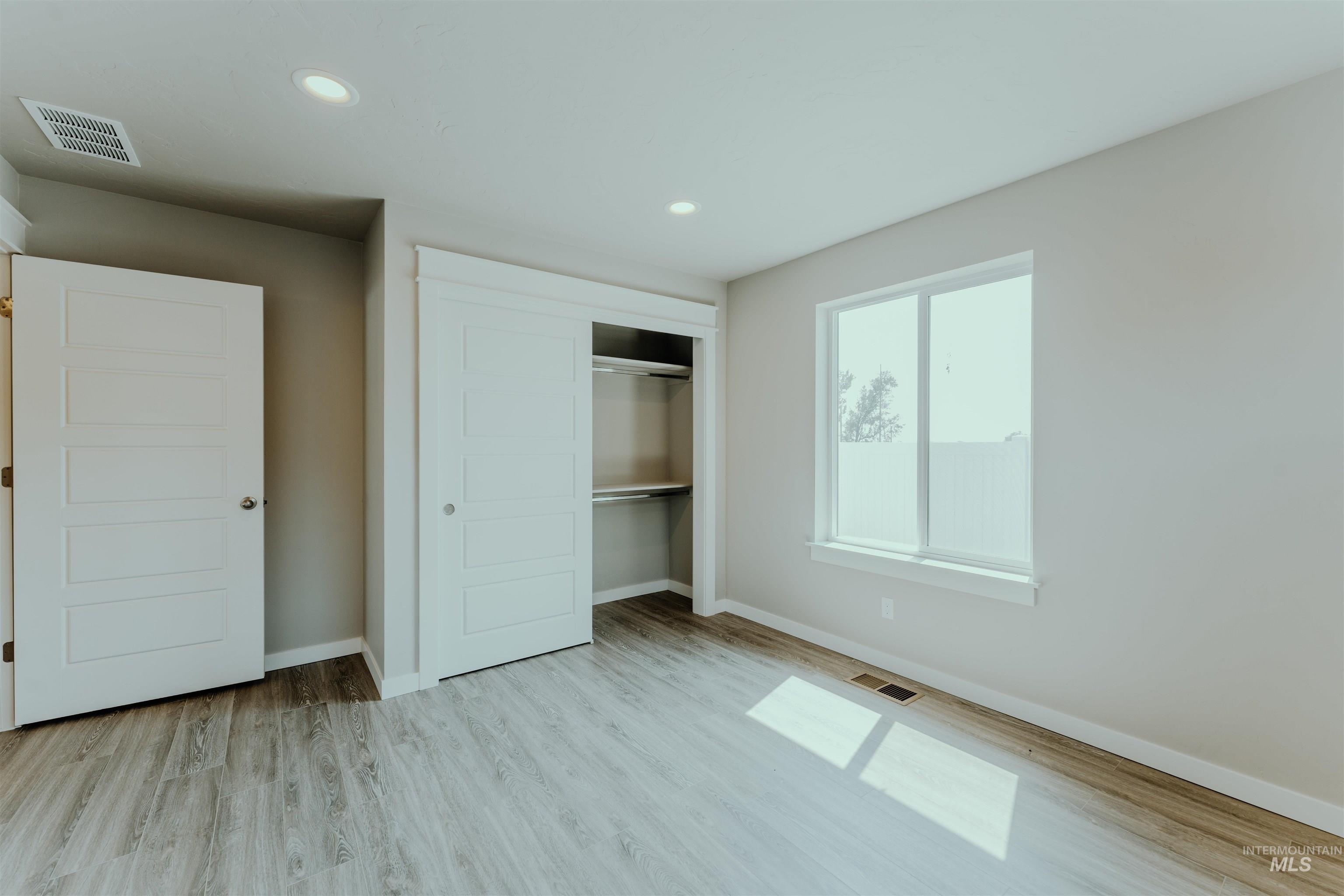 1216 Phillips Circle, Ontario, Oregon 97914-3905, 2 Bedrooms, 2 Bathrooms, Residential For Sale, Price $300,000, 98976782