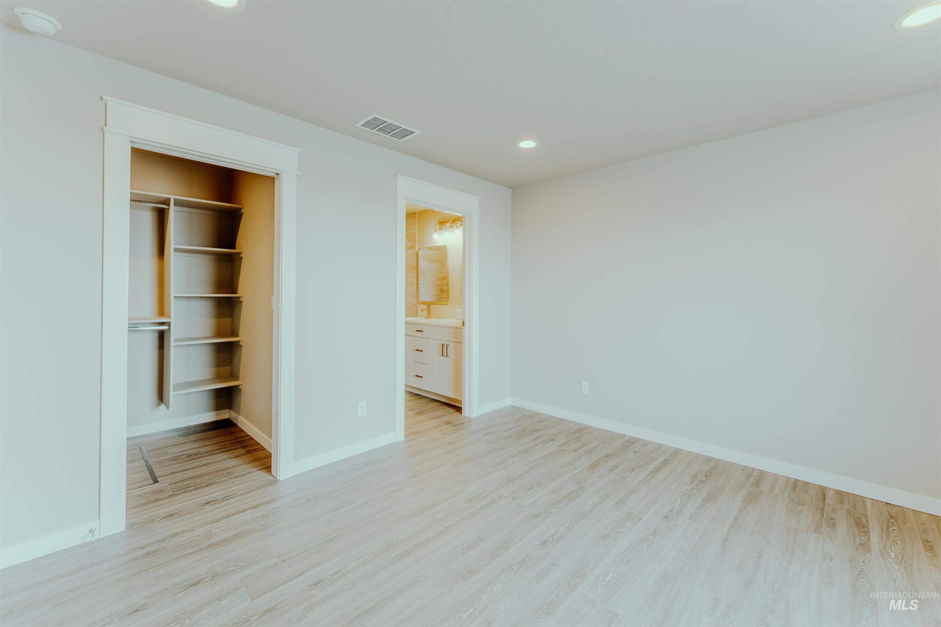 1216 Phillips Circle, Ontario, Oregon 97914-3905, 2 Bedrooms, 2 Bathrooms, Residential For Sale, Price $300,000, 98976782