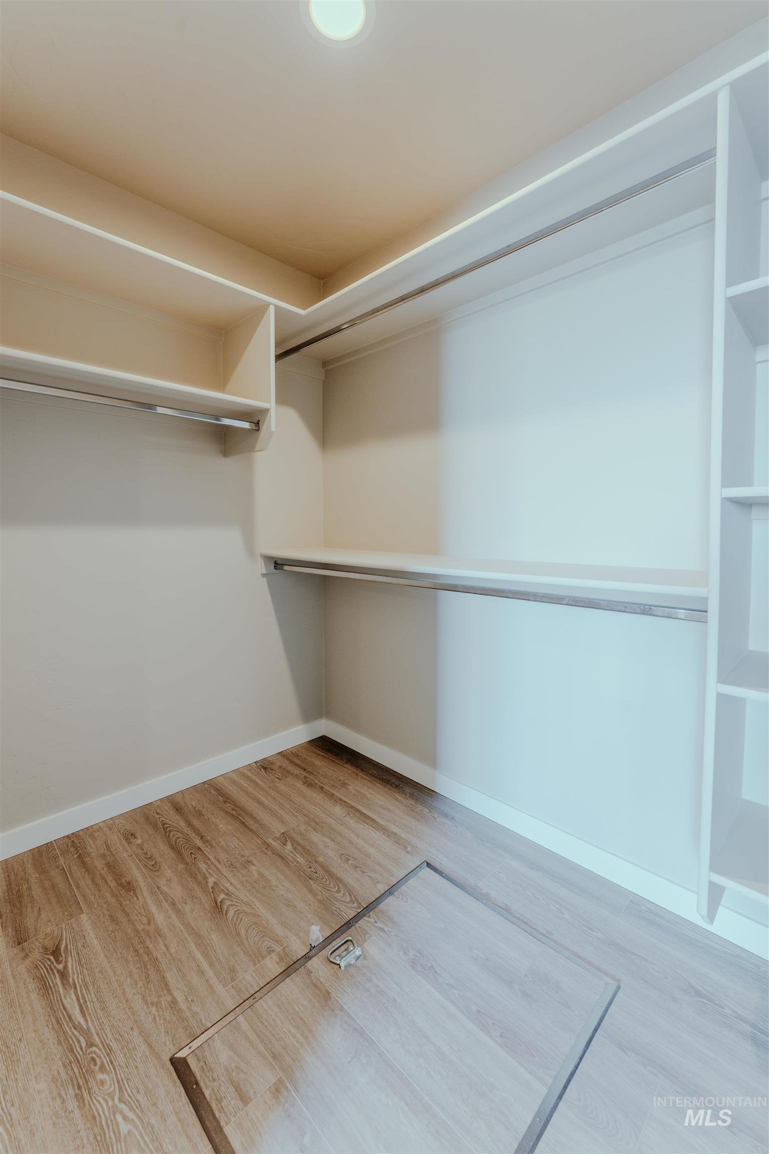 1216 Phillips Circle, Ontario, Oregon 97914-3905, 2 Bedrooms, 2 Bathrooms, Residential For Sale, Price $300,000, 98976782