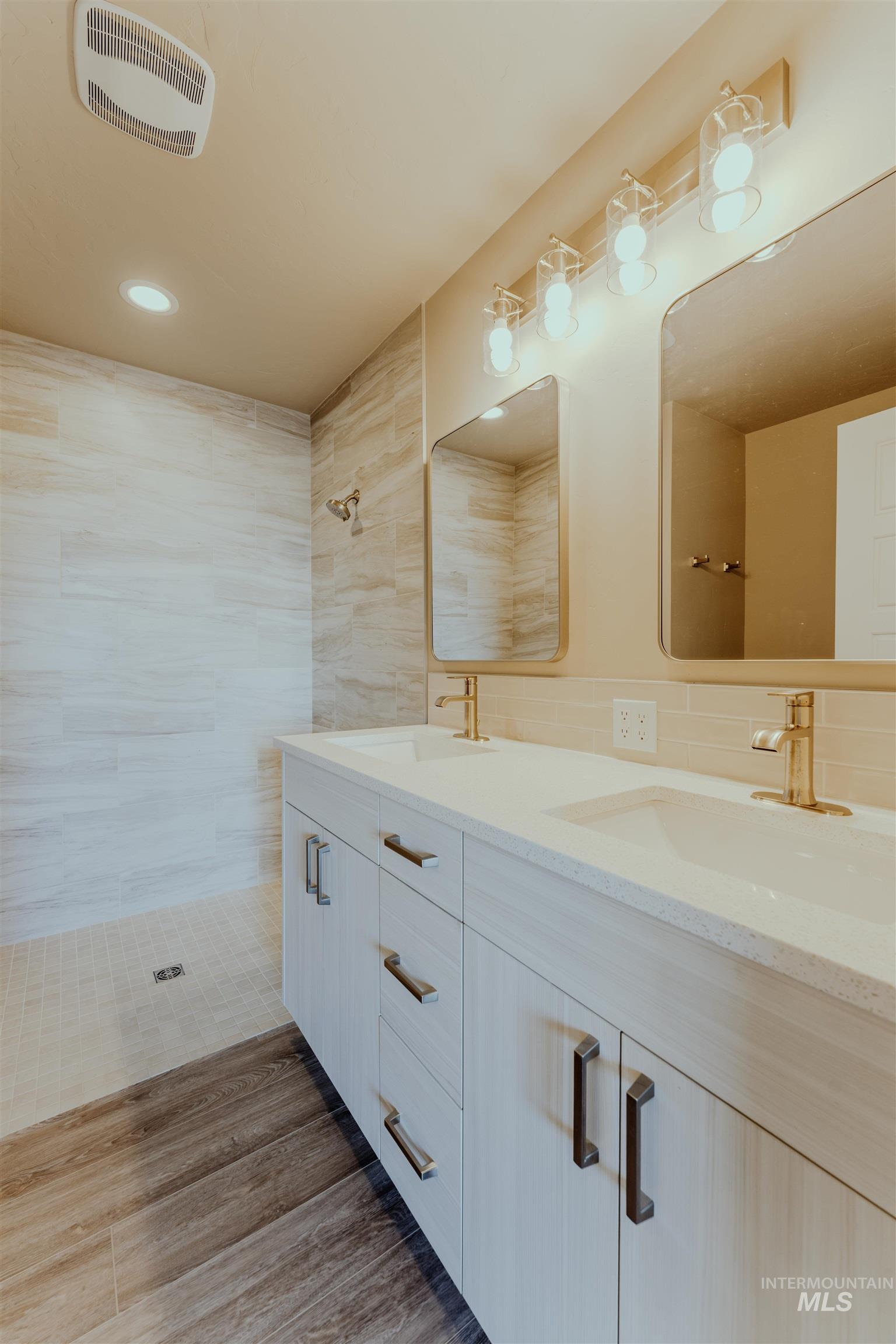 1216 Phillips Circle, Ontario, Oregon 97914-3905, 2 Bedrooms, 2 Bathrooms, Residential For Sale, Price $300,000, 98976782