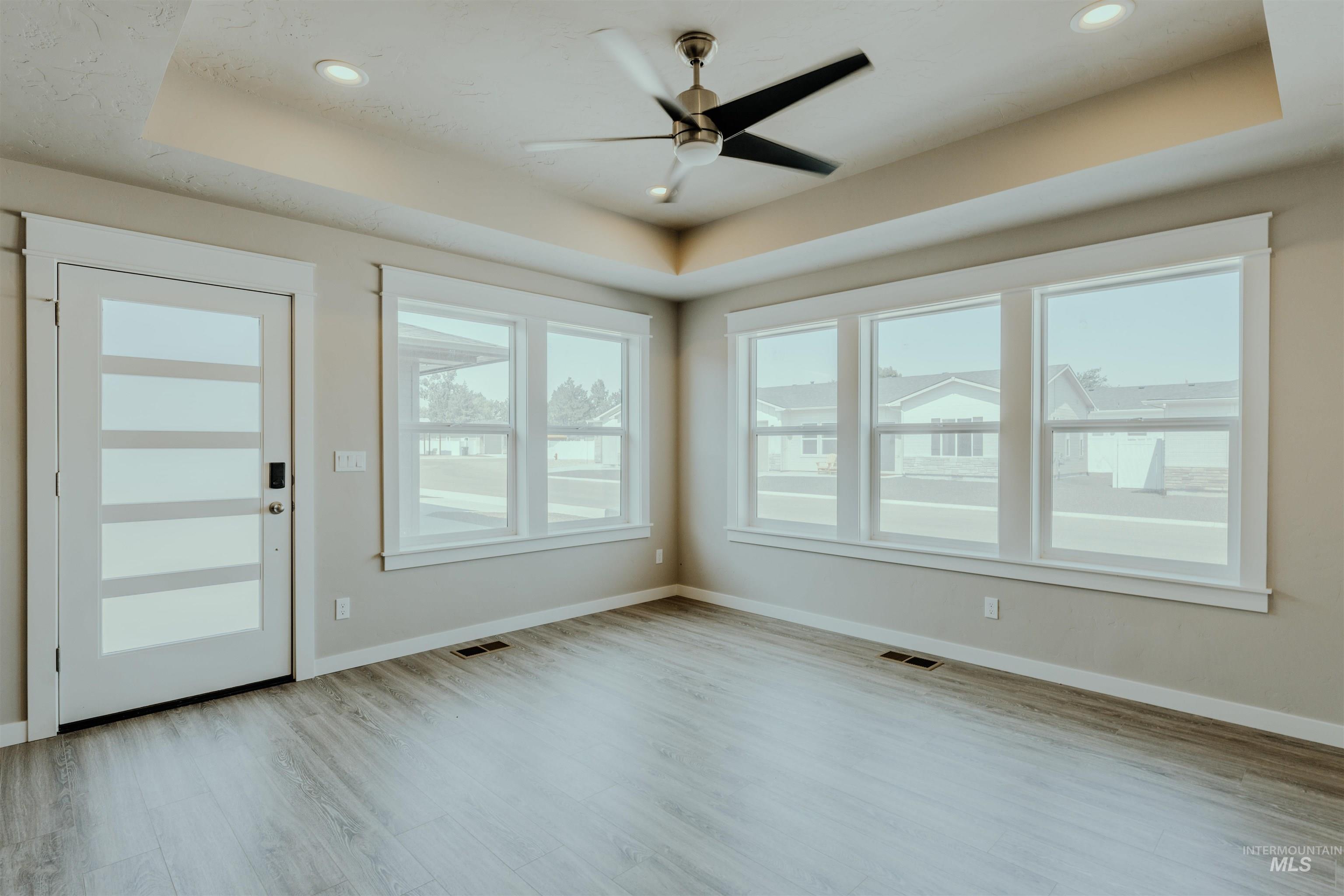 1216 Phillips Circle, Ontario, Oregon 97914-3905, 2 Bedrooms, 2 Bathrooms, Residential For Sale, Price $300,000, 98976782