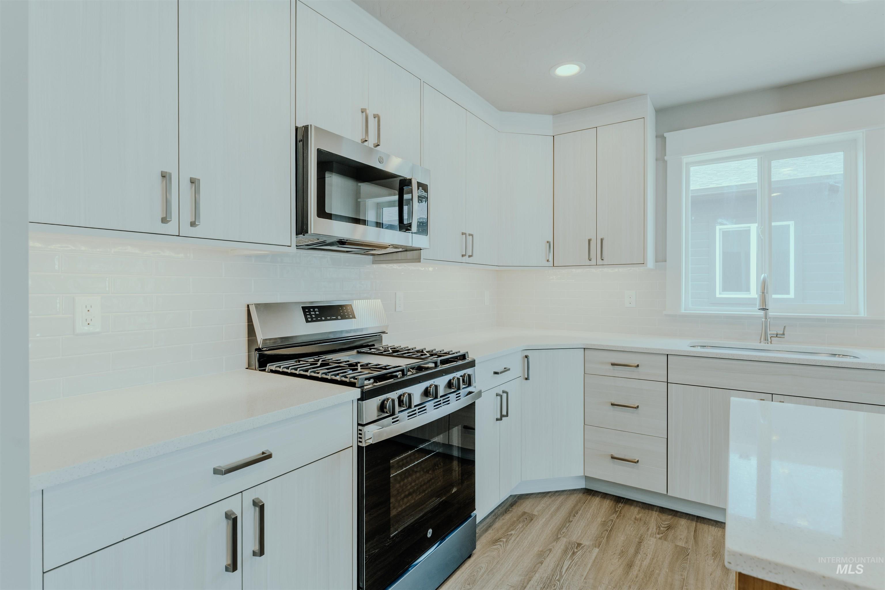 1216 Phillips Circle, Ontario, Oregon 97914-3905, 2 Bedrooms, 2 Bathrooms, Residential For Sale, Price $300,000, 98976782