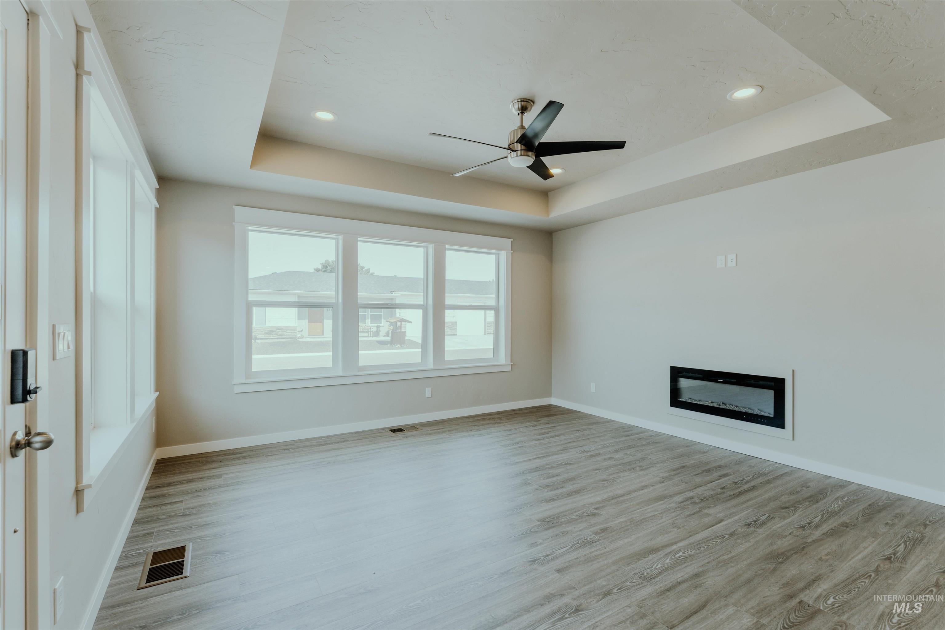 1216 Phillips Circle, Ontario, Oregon 97914-3905, 2 Bedrooms, 2 Bathrooms, Residential For Sale, Price $300,000, 98976782