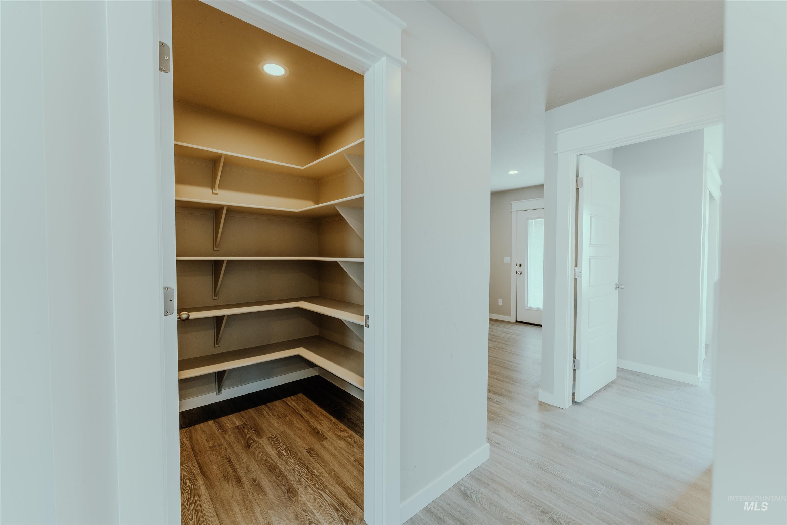 1216 Phillips Circle, Ontario, Oregon 97914-3905, 2 Bedrooms, 2 Bathrooms, Residential For Sale, Price $300,000, 98976782