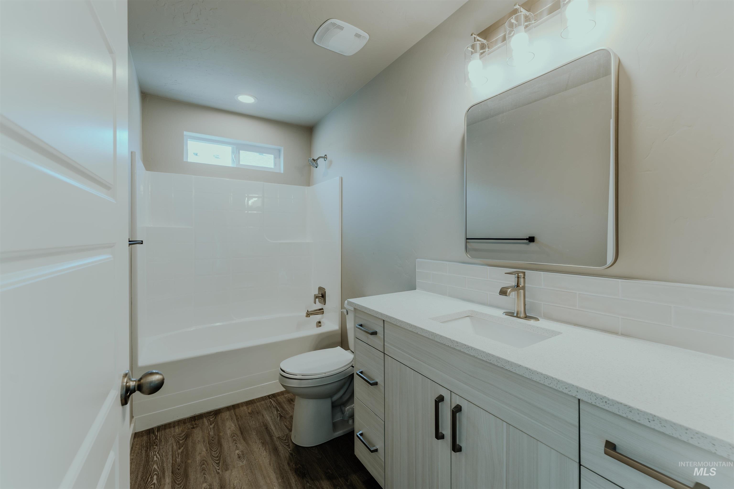 1216 Phillips Circle, Ontario, Oregon 97914-3905, 2 Bedrooms, 2 Bathrooms, Residential For Sale, Price $300,000, 98976782