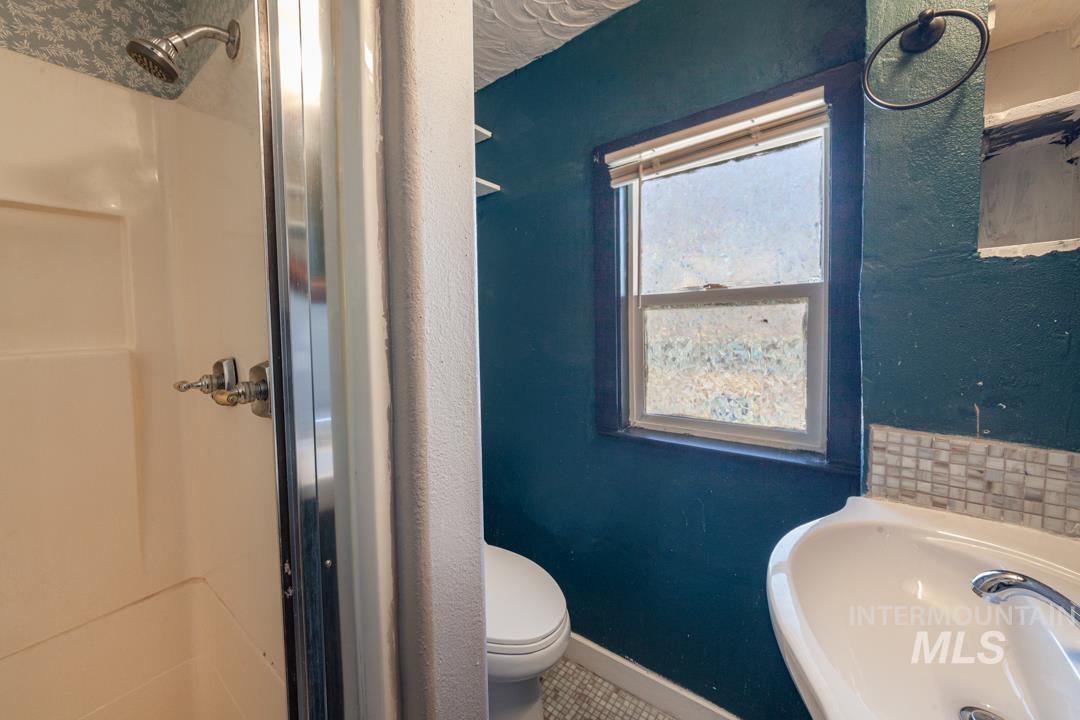 909 10th Ave, Lewiston, Idaho 83501, 4 Bedrooms, 2 Bathrooms, Residential For Sale, Price $239,000, 98976786