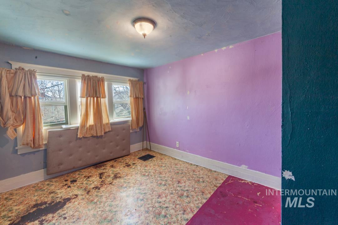 909 10th Ave, Lewiston, Idaho 83501, 4 Bedrooms, 2 Bathrooms, Residential For Sale, Price $239,000, 98976786