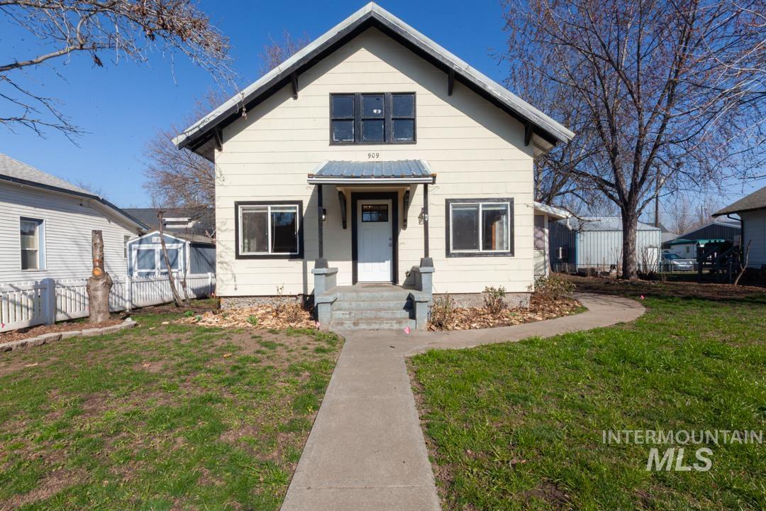 909 10th Ave, Lewiston, Idaho 83501, 4 Bedrooms, 2 Bathrooms, Residential For Sale, Price $239,000, 98976786