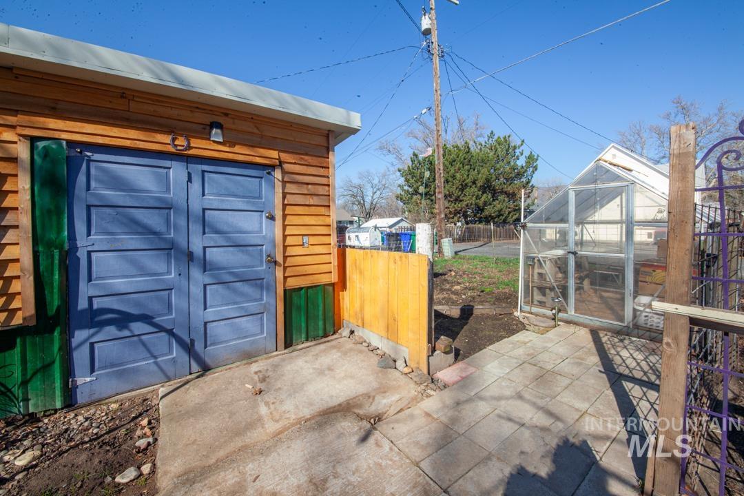 909 10th Ave, Lewiston, Idaho 83501, 4 Bedrooms, 2 Bathrooms, Residential For Sale, Price $239,000, 98976786