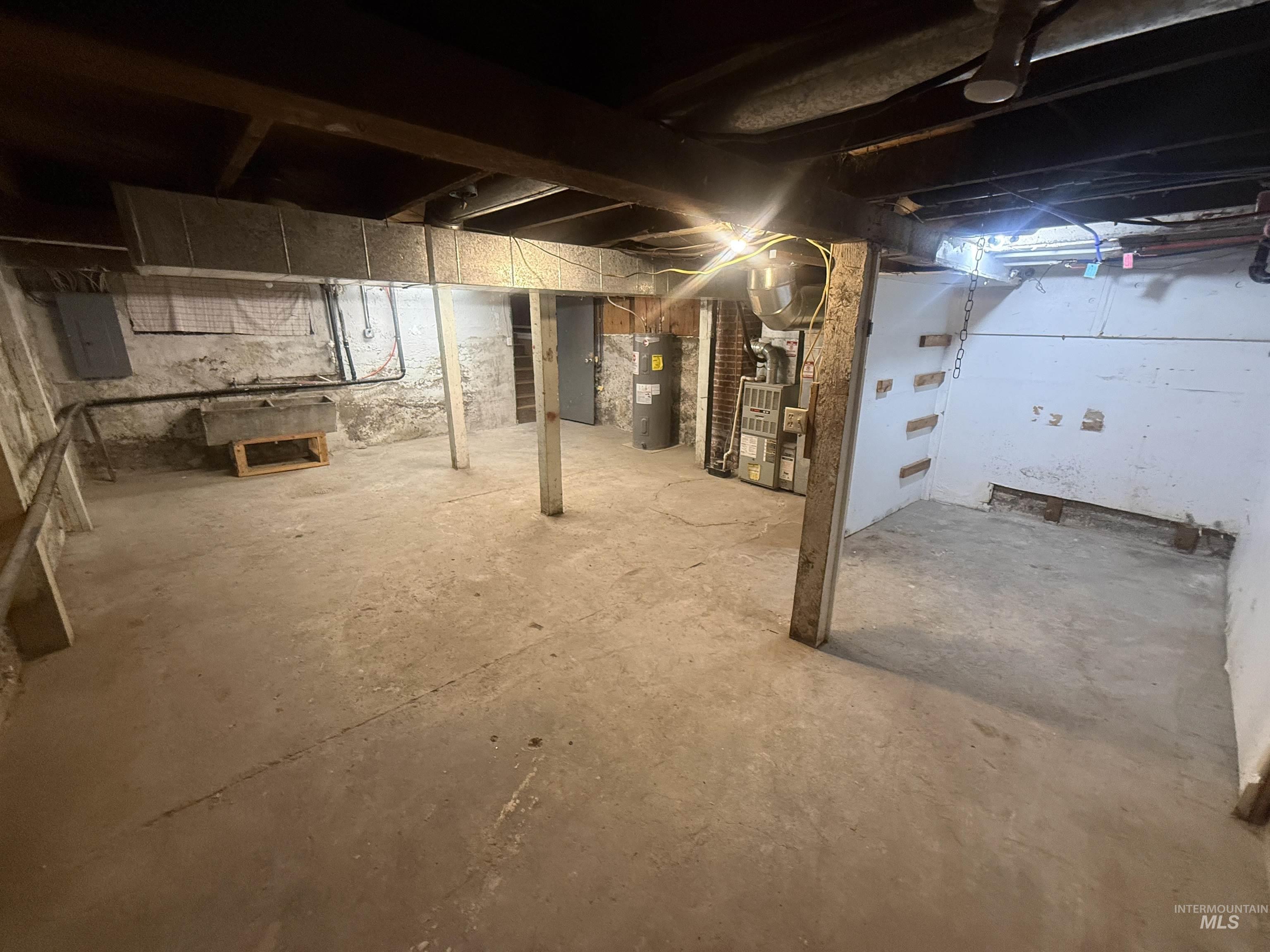 909 10th Ave, Lewiston, Idaho 83501, 4 Bedrooms, 2 Bathrooms, Residential For Sale, Price $239,000, 98976786