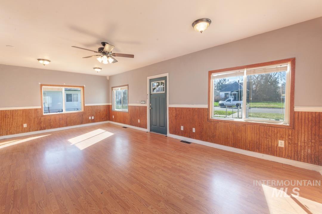 909 10th Ave, Lewiston, Idaho 83501, 4 Bedrooms, 2 Bathrooms, Residential For Sale, Price $239,000, 98976786