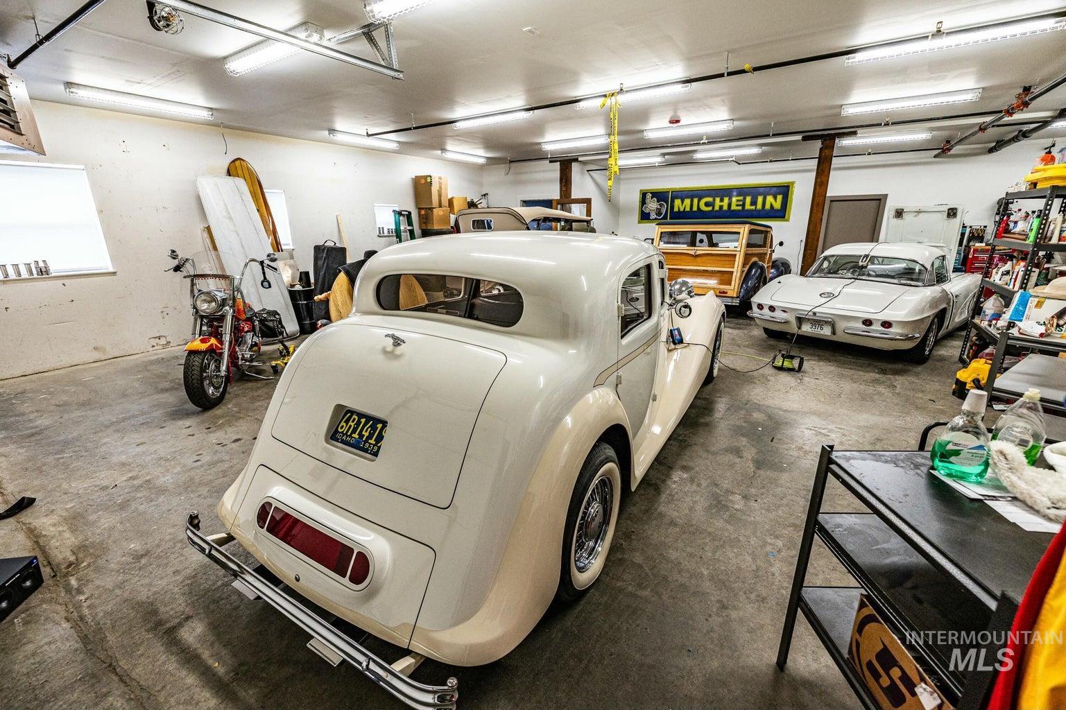 121 Honeysuckle, Bellevue, Idaho 83313, 3 Bedrooms, 2 Bathrooms, Residential Income For Sale, Price $1,445,000,MLS 98976790