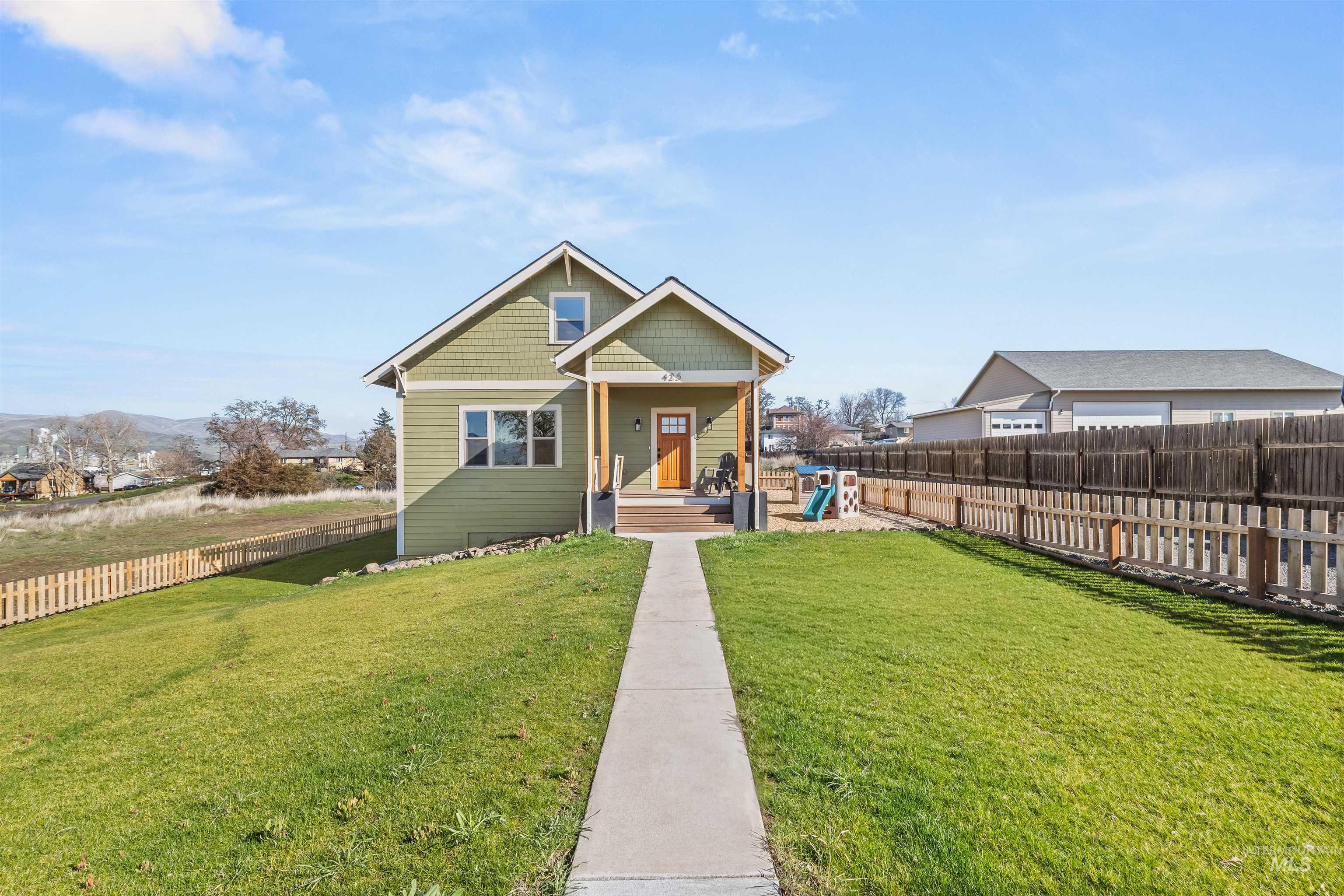 425 27th St, Lewiston, Idaho 83501, 5 Bedrooms, 4 Bathrooms, Residential For Sale, Price $599,000,MLS 98976794