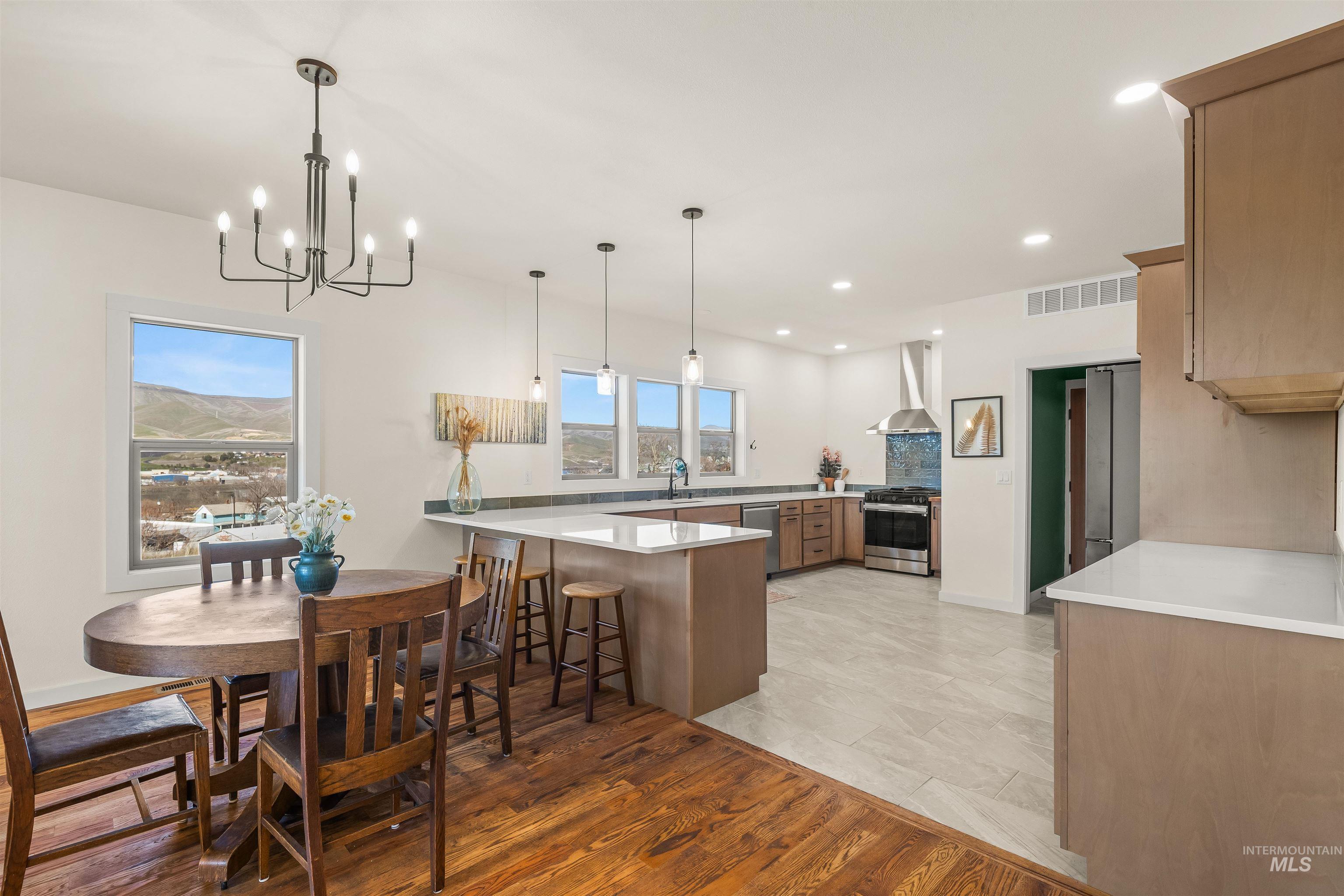 425 27th St, Lewiston, Idaho 83501, 5 Bedrooms, 4 Bathrooms, Residential For Sale, Price $599,000,MLS 98976794